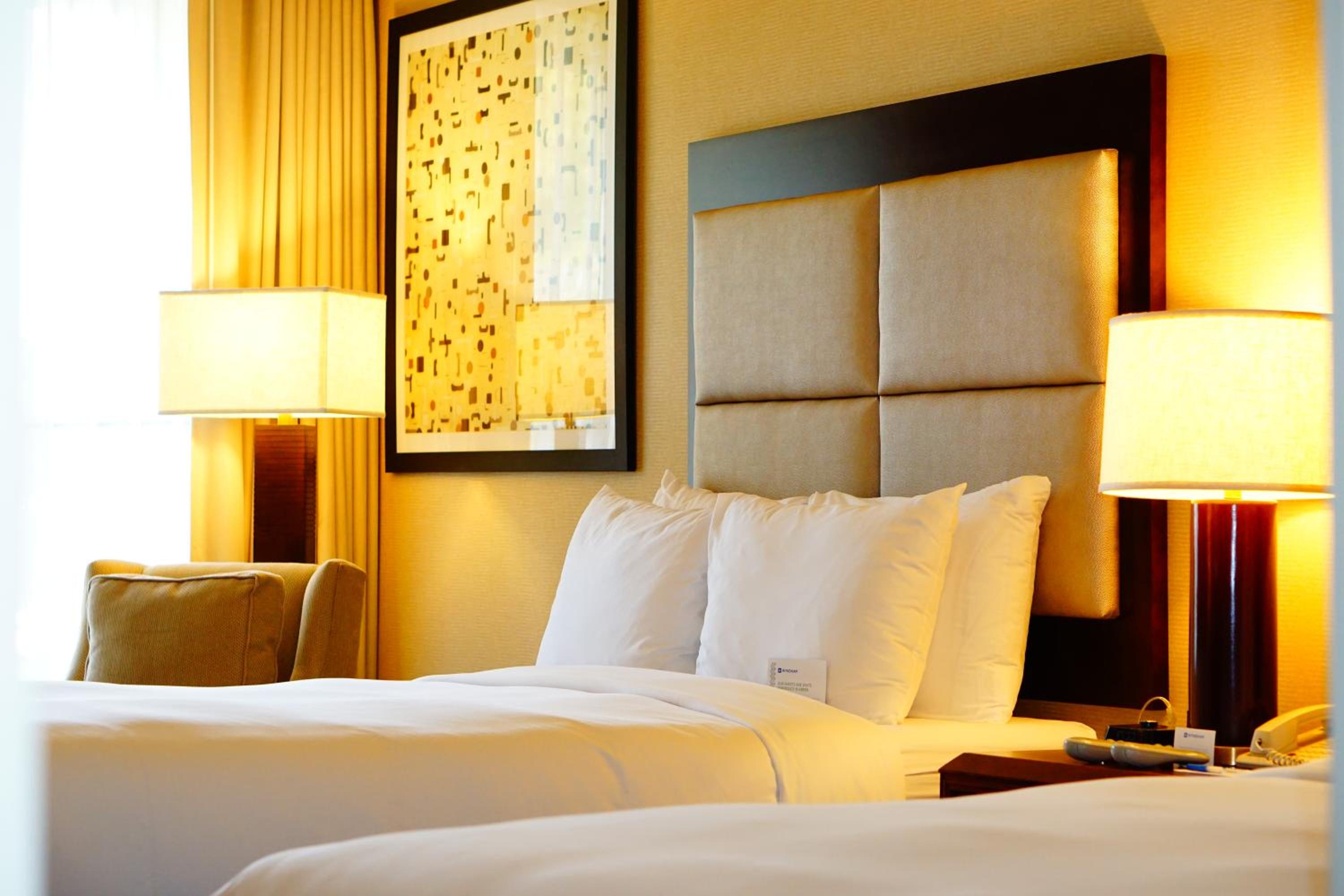 Queen Room with Two Queen Beds - Non-Smoking - Photo 3