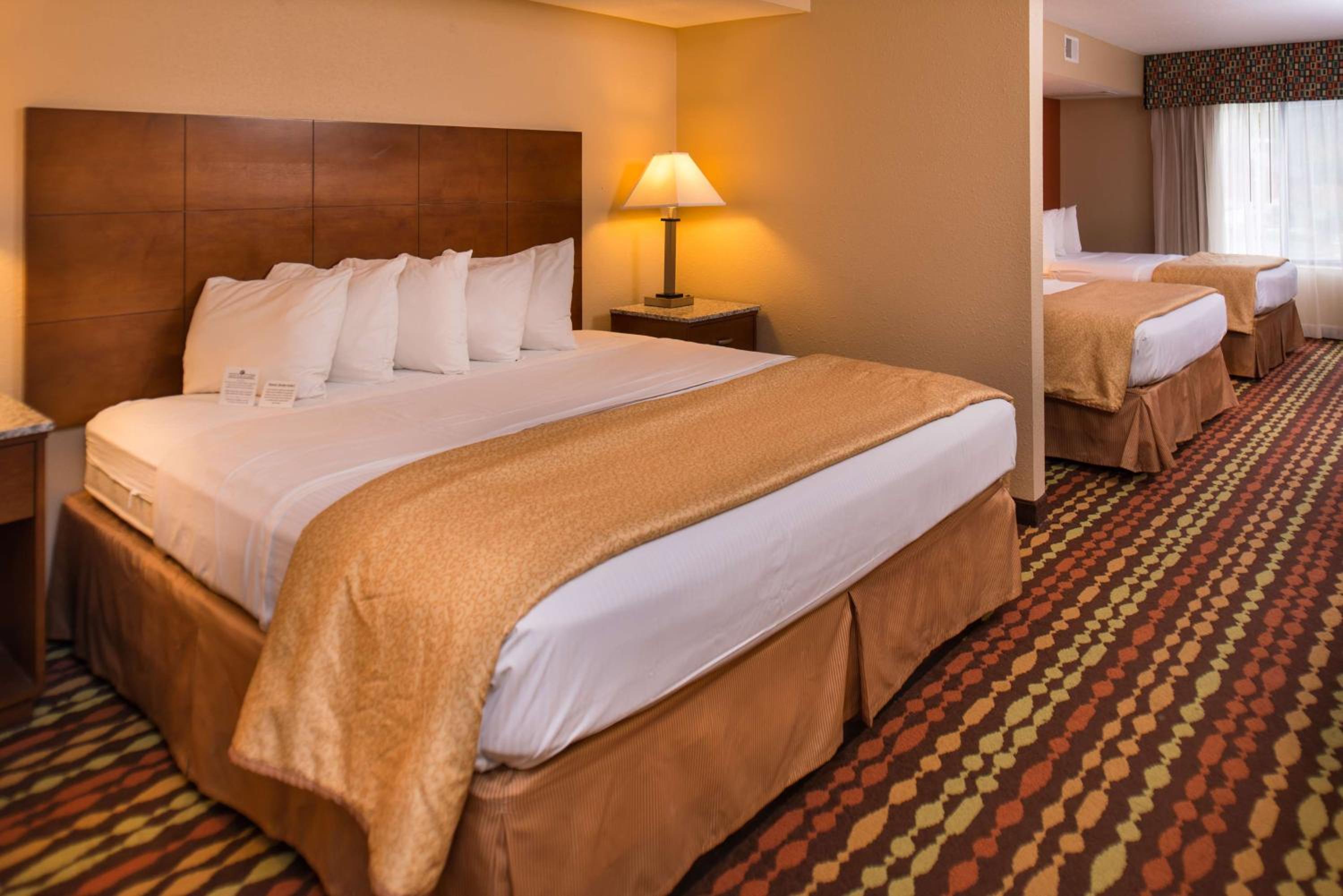 Suite with One King Bed and Two Queen Beds