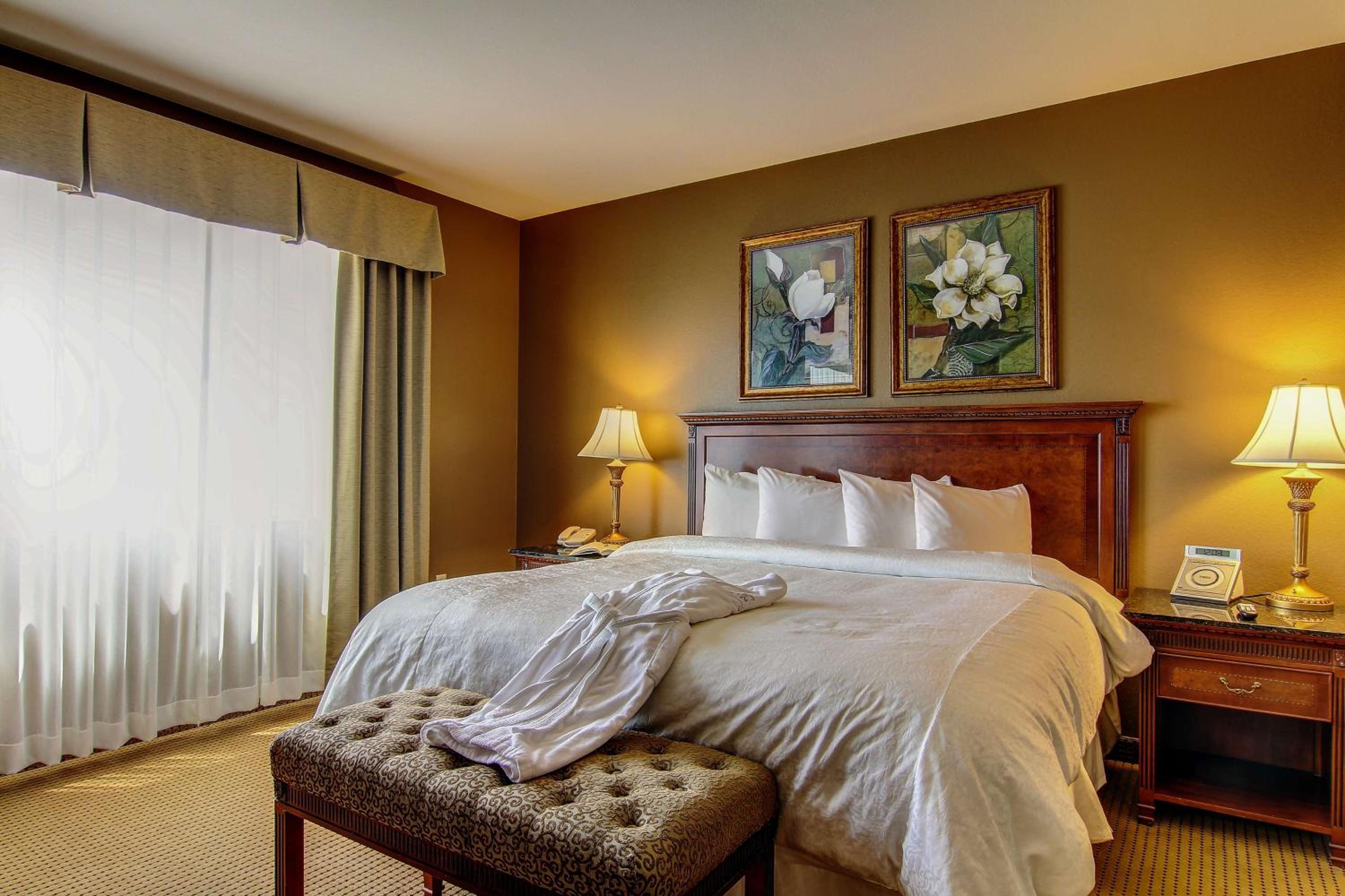 Executive King Suite with Sofa Bed - Photo 6