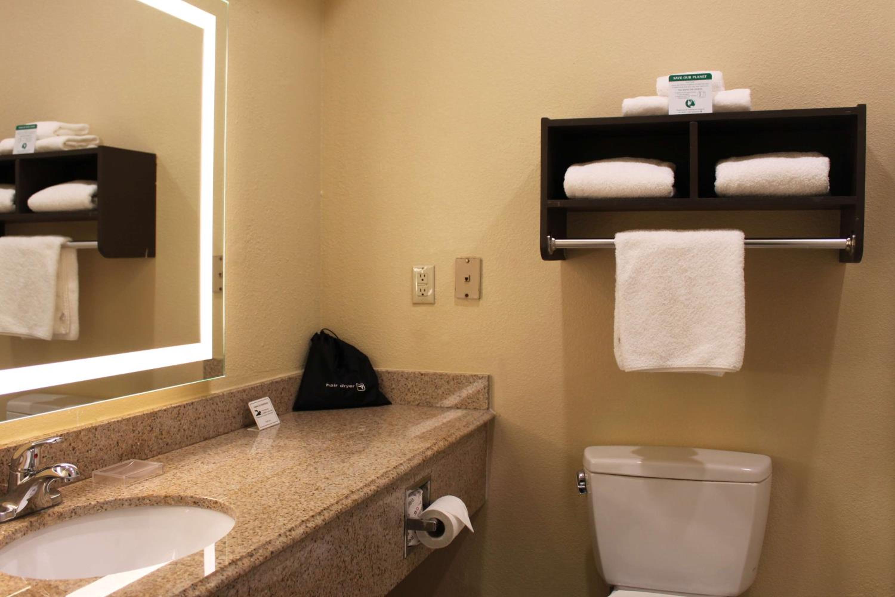 Queen Room with Two Queen Beds - Disability Access/Non-Smoking - Photo 2
