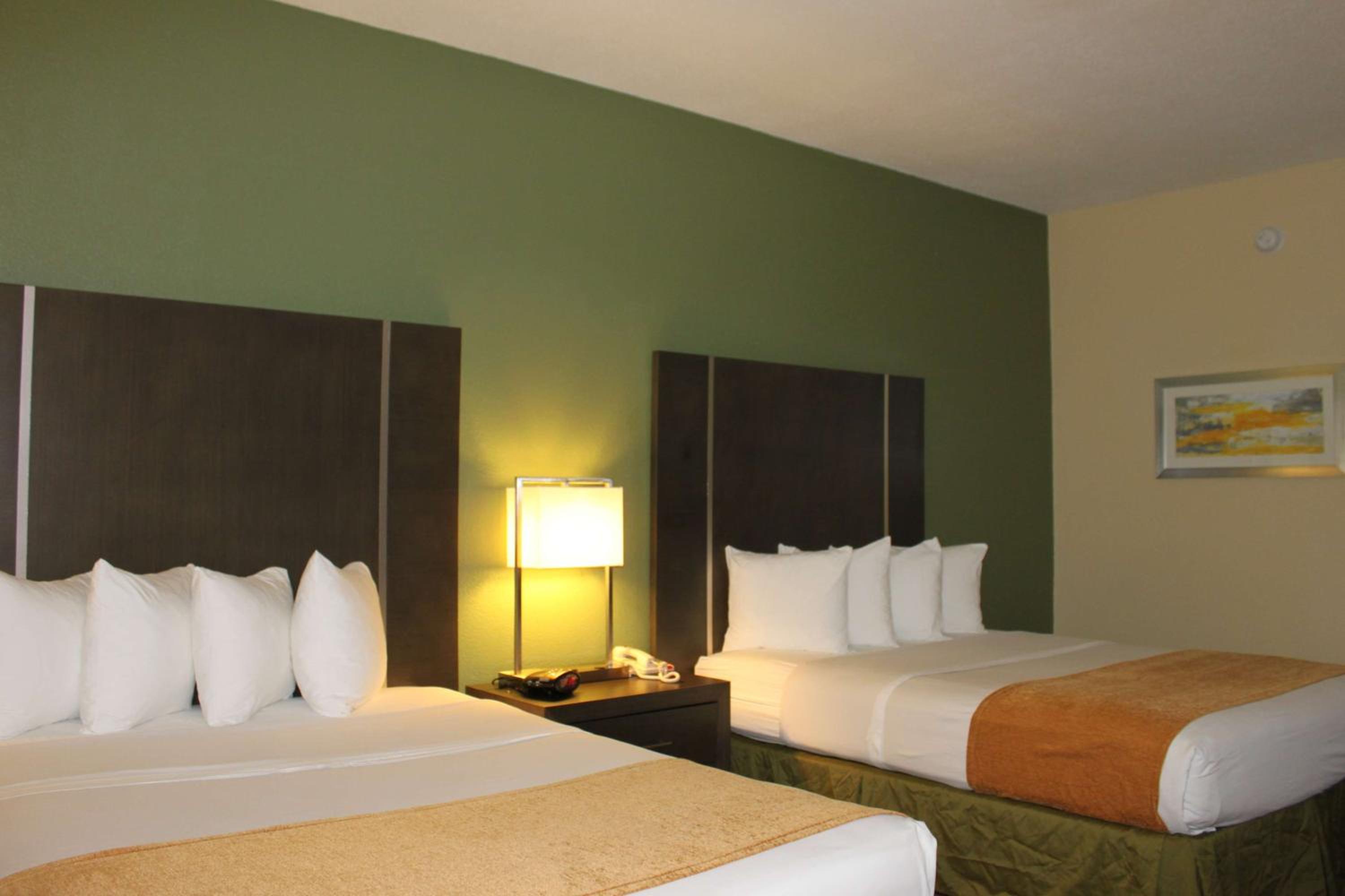 Queen Room with Two Queen Beds - Disability Access/Non-Smoking - Photo 3