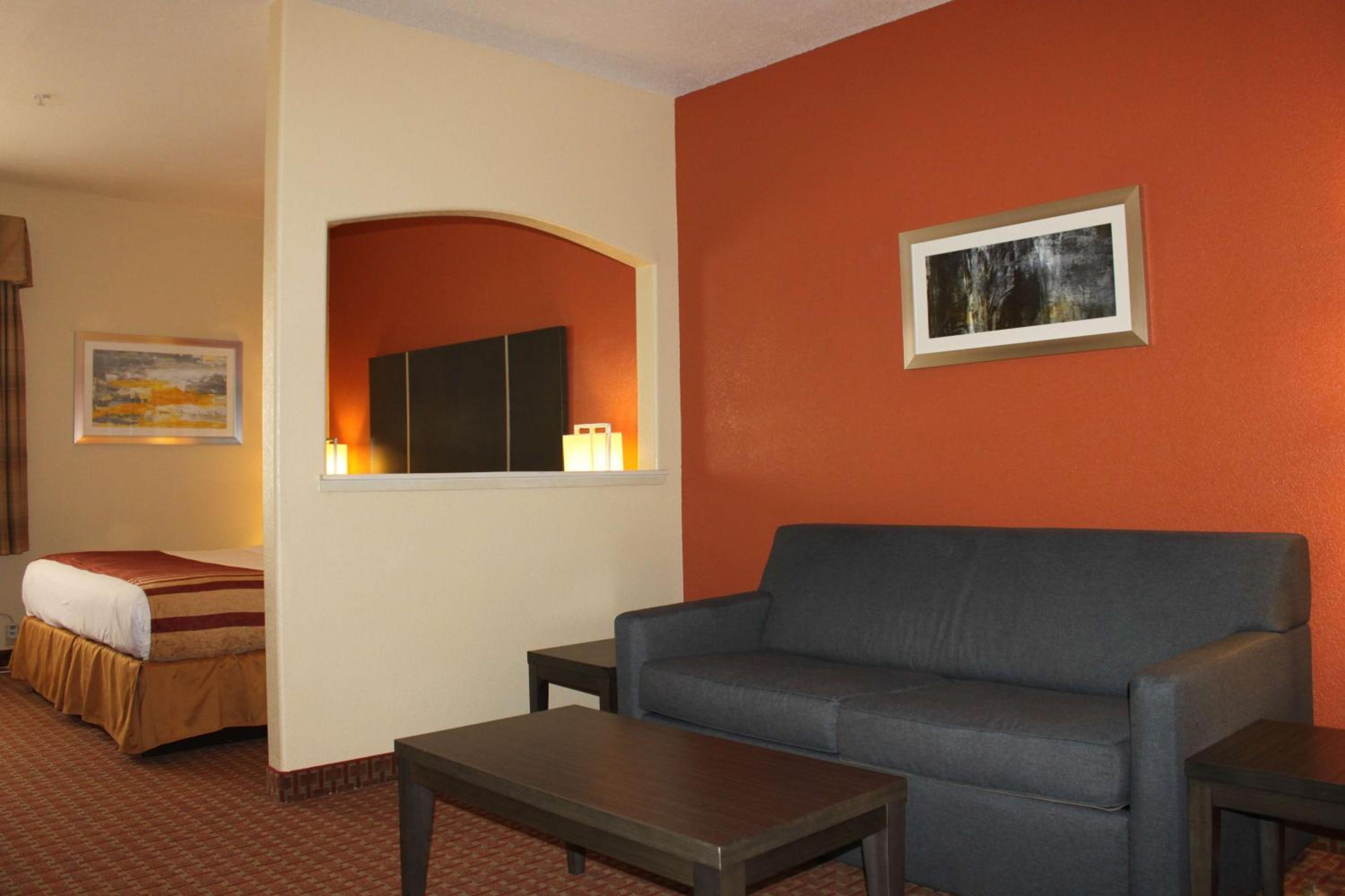 King Suite - Disability Access - Photo 3