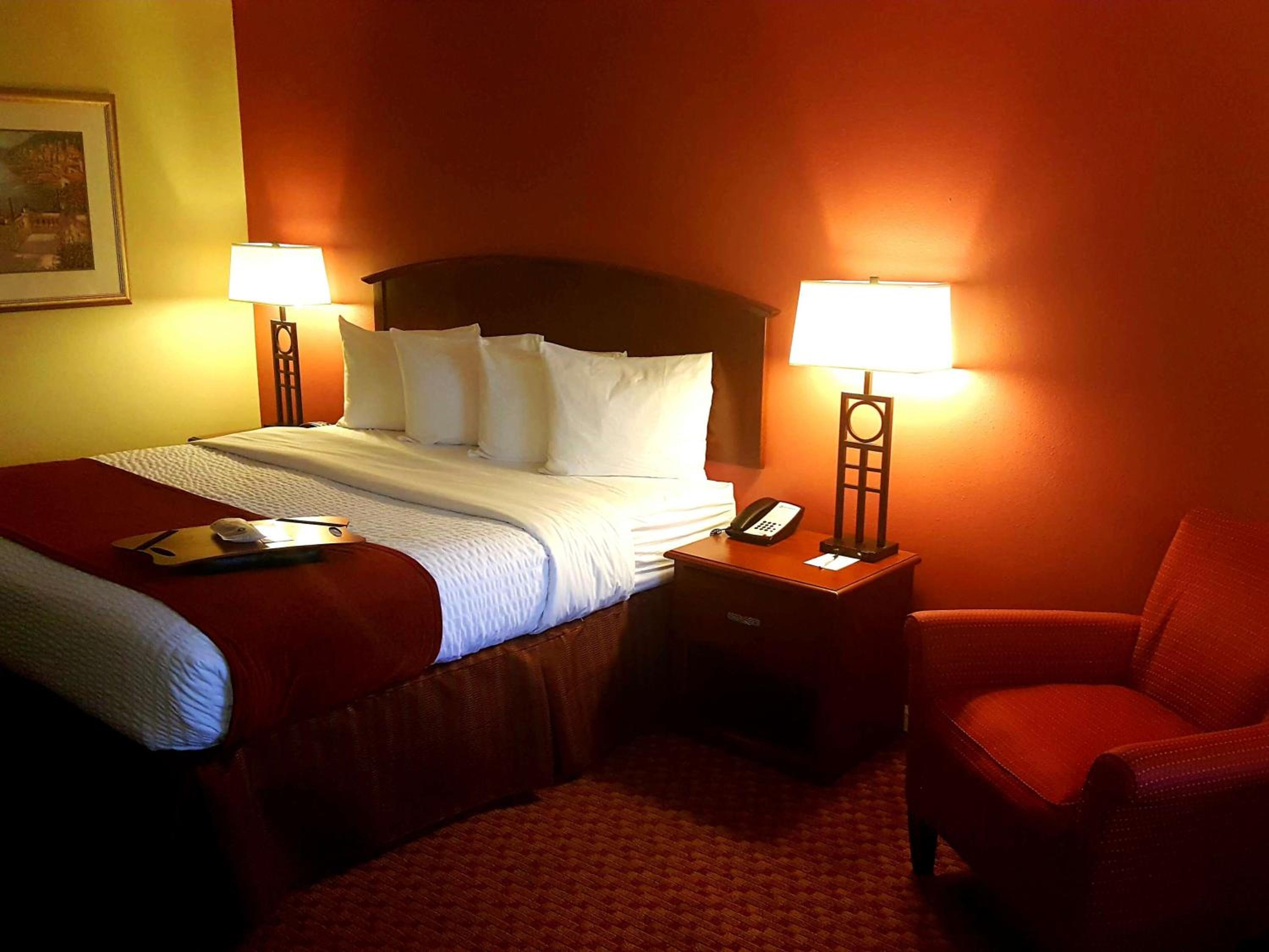 King Room with Exterior Access - Non-Smoking - Photo 2