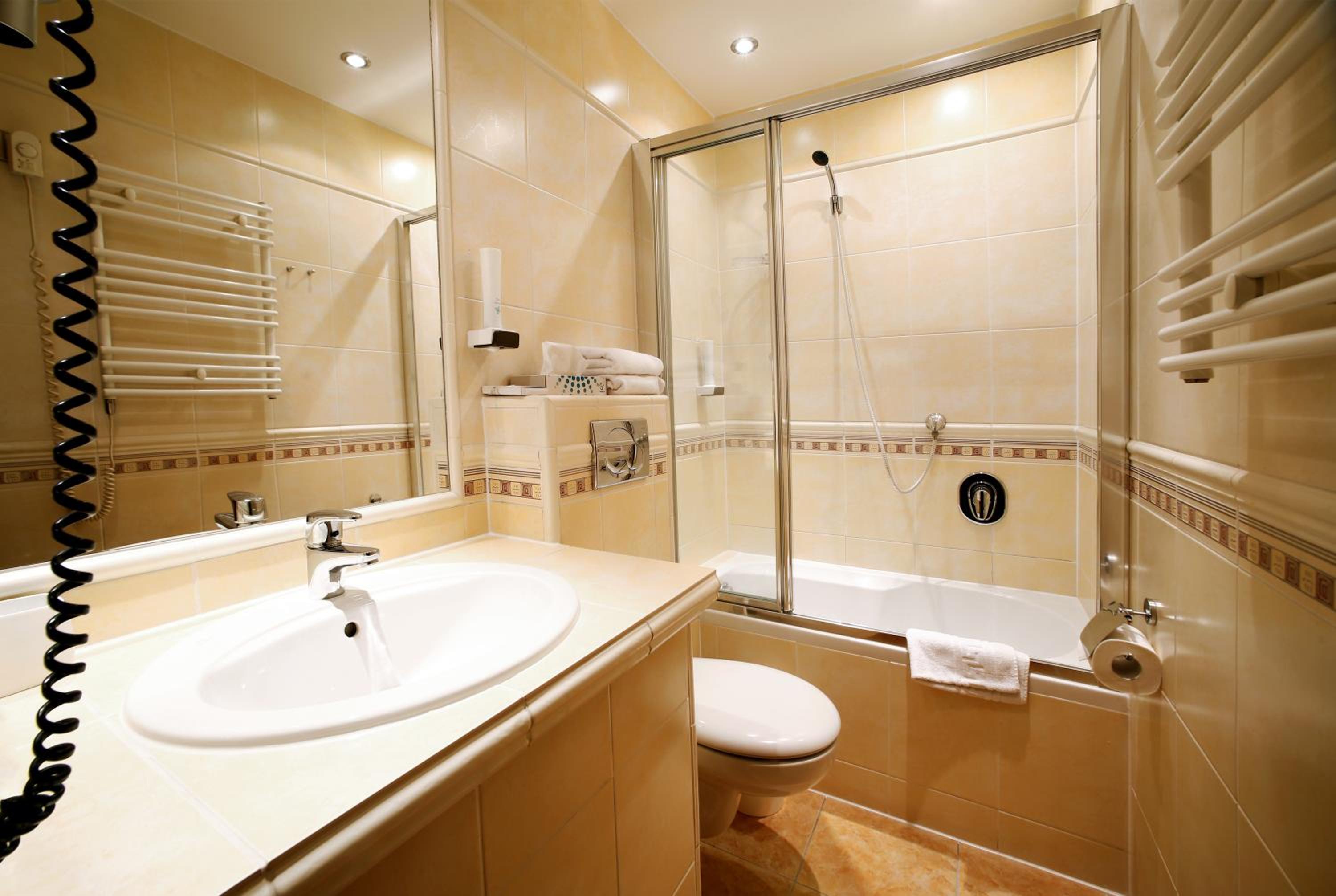 Double or Twin Room - Photo 2