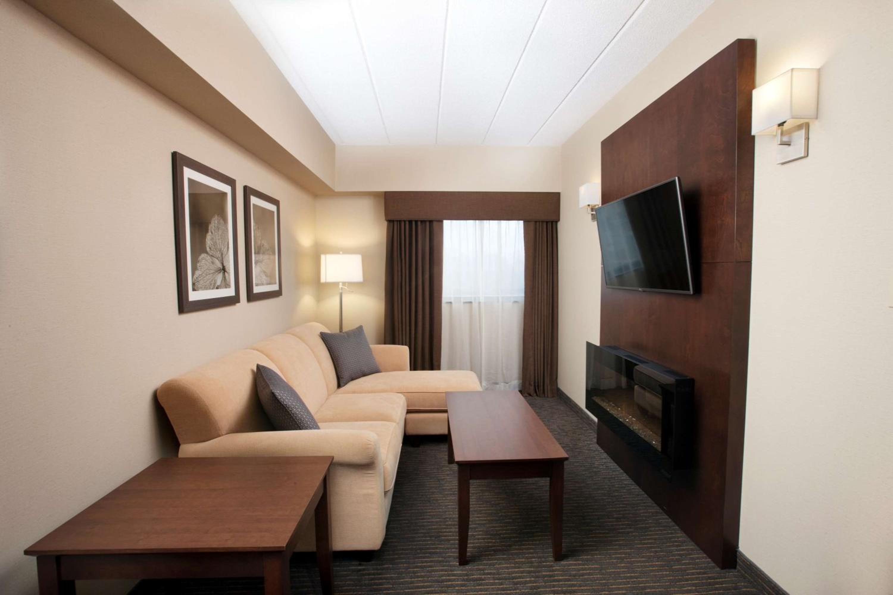King Room - Non-Smoking - Photo 2