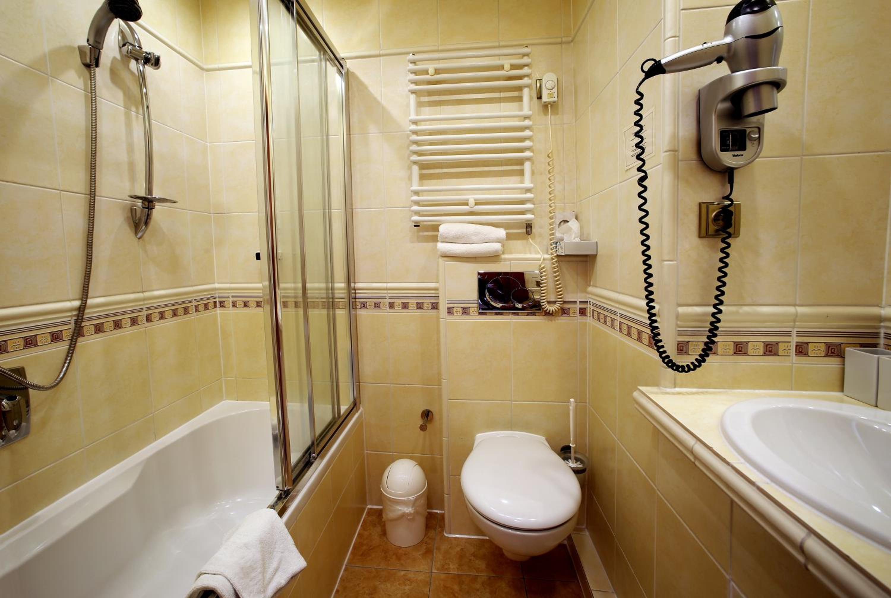 Double or Twin Room - Photo 12