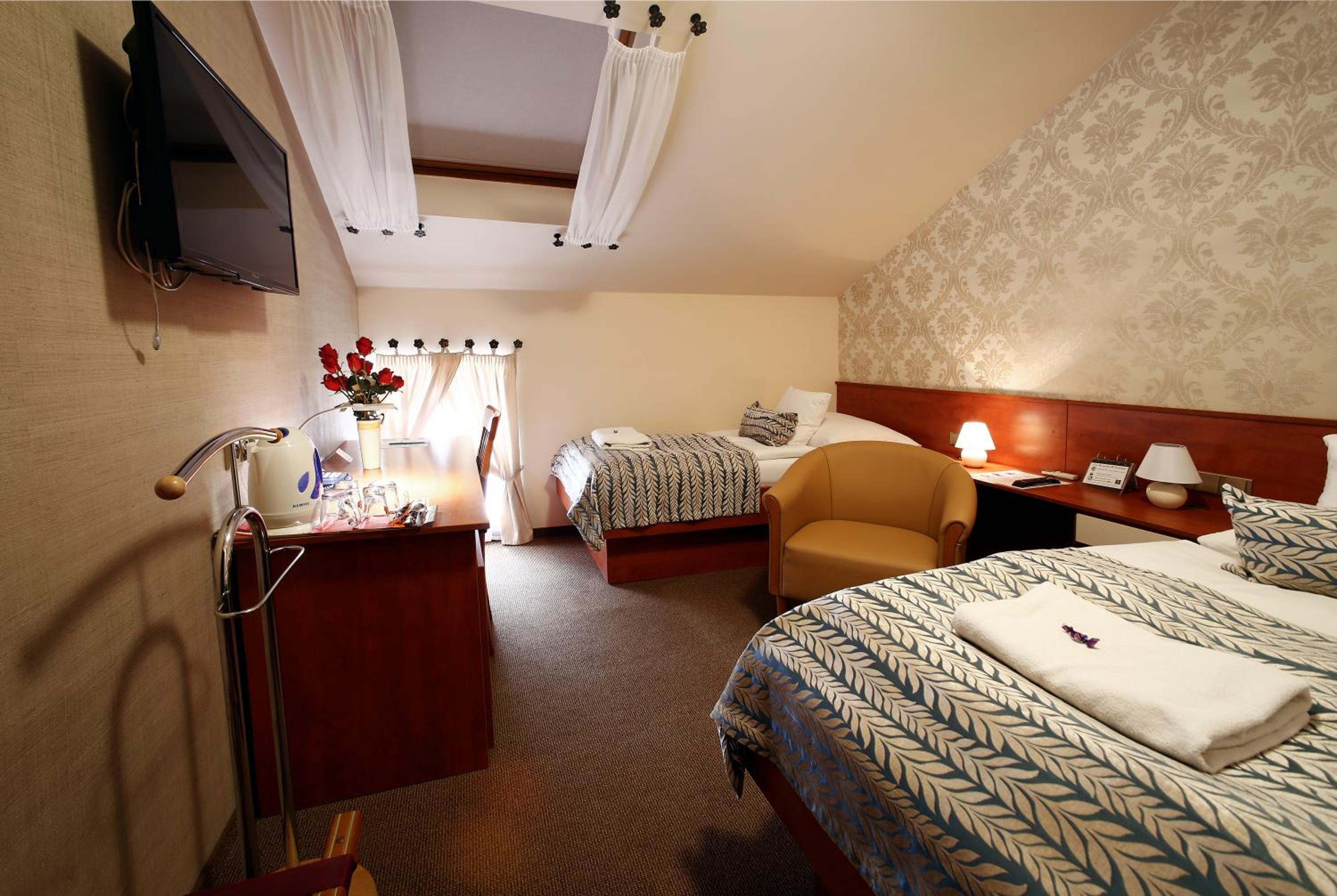 Double or Twin Room - Photo 13