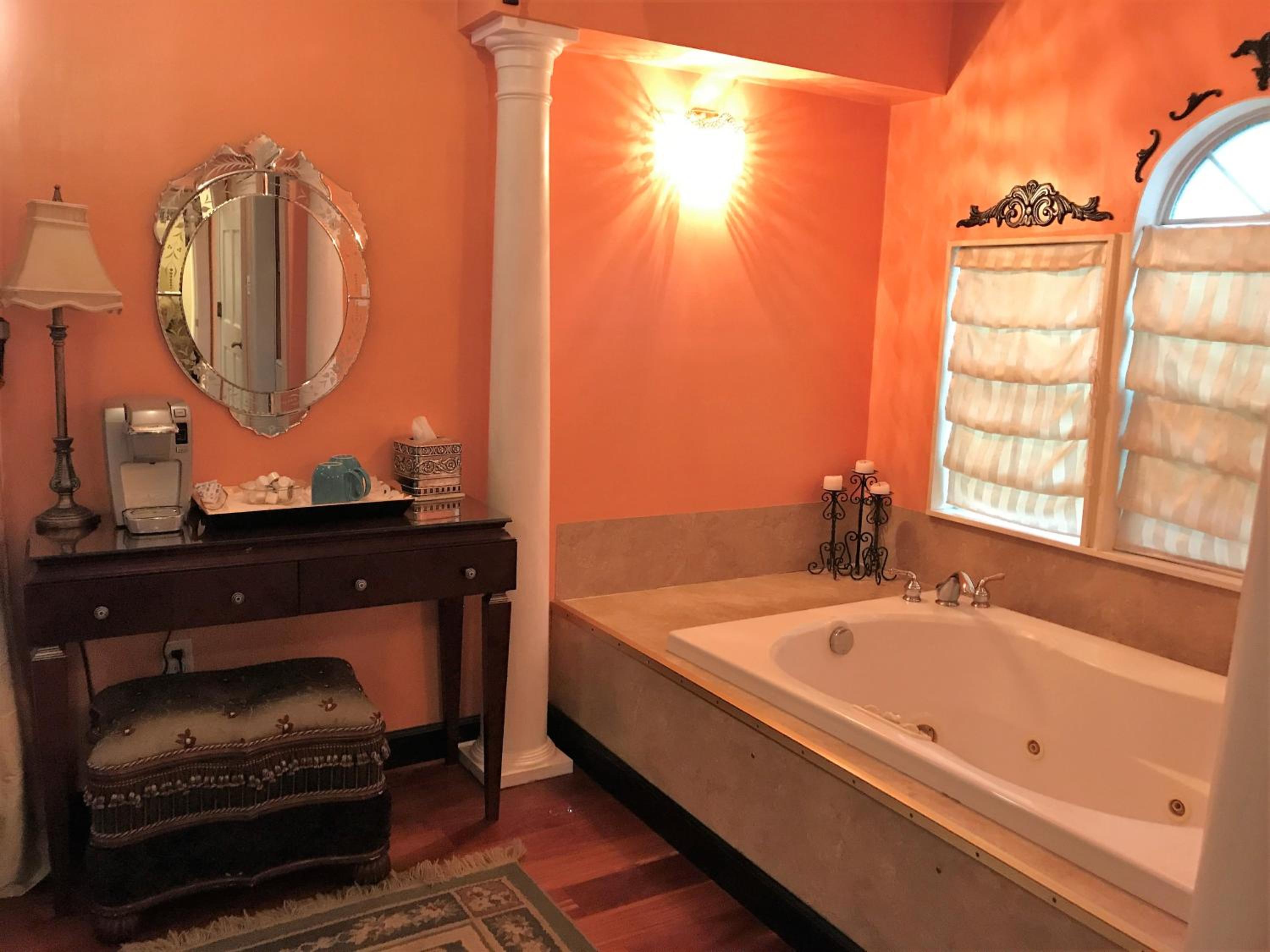 One-Bedroom King Suite photo 2