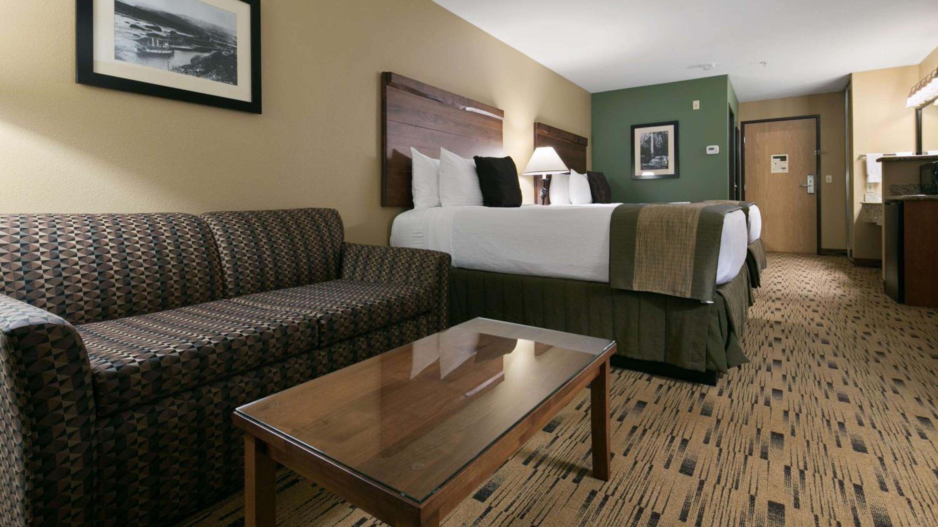 Queen Suite with Walk-In Shower - Disability Access/Non-Smoking photo 3
