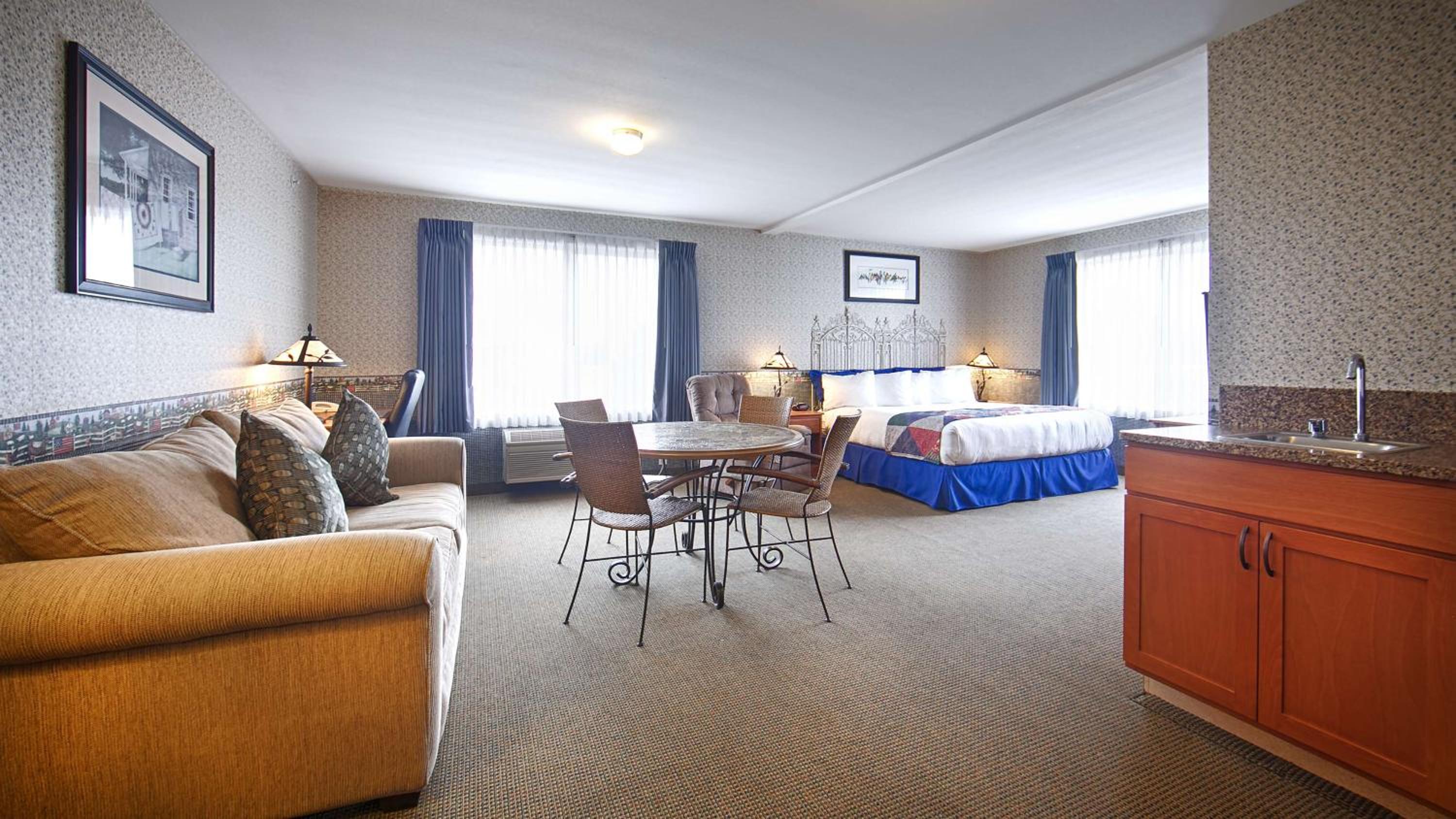 King Suite with Sofa Bed - Non-Smoking photo 1