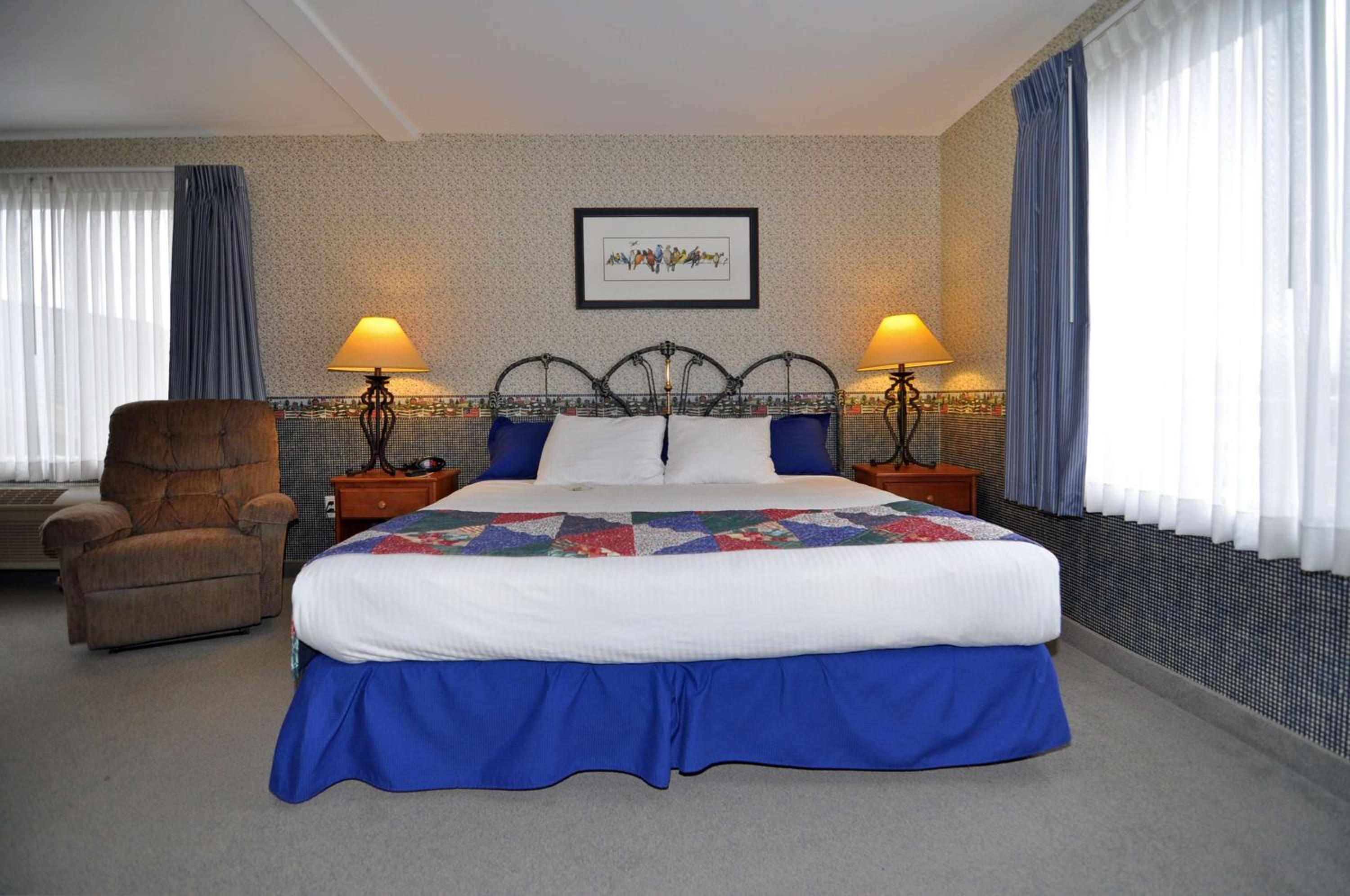 King Suite with Sofa Bed - Non-Smoking photo 2
