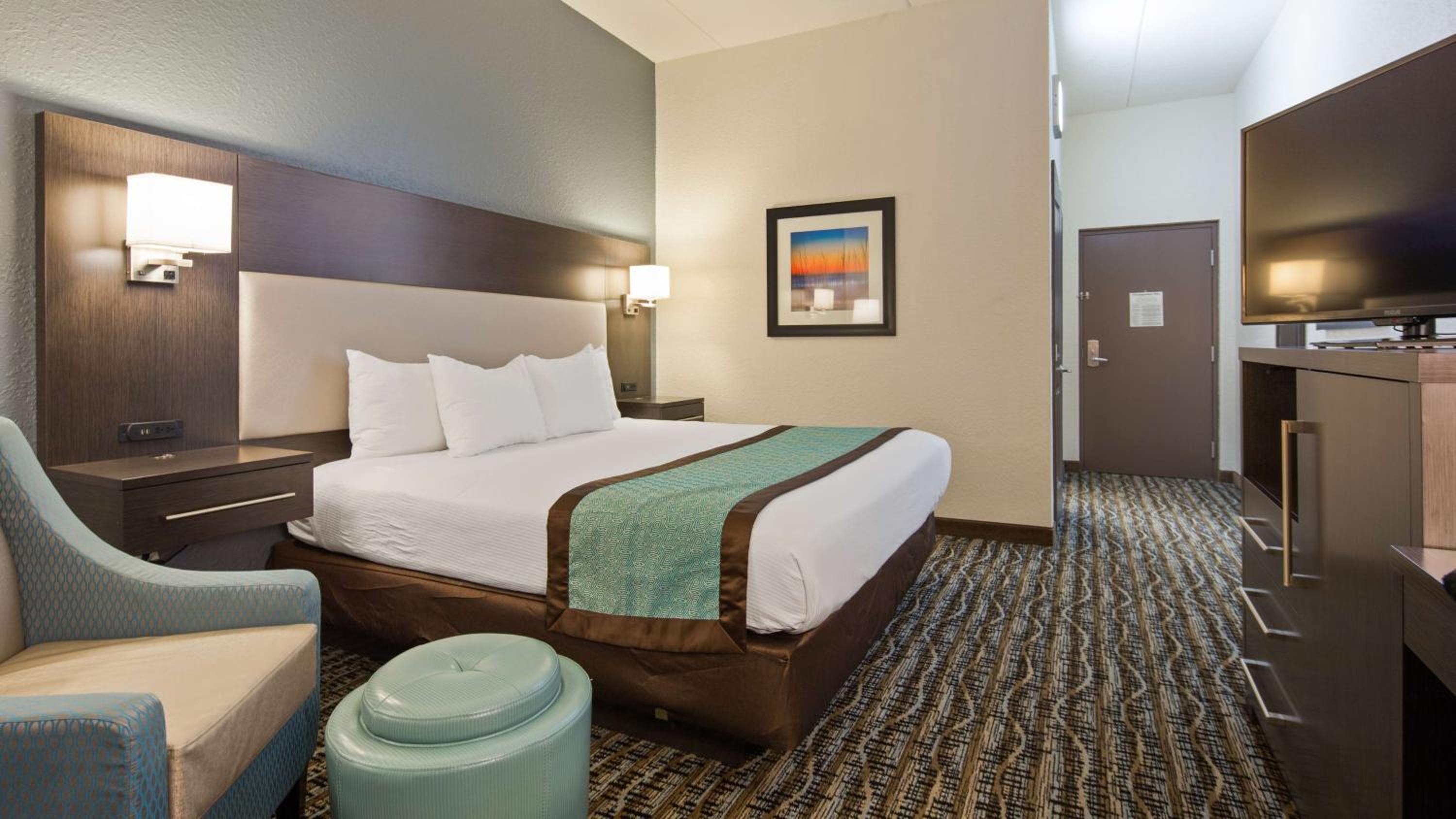 King Room - Non-Smoking - Photo 6