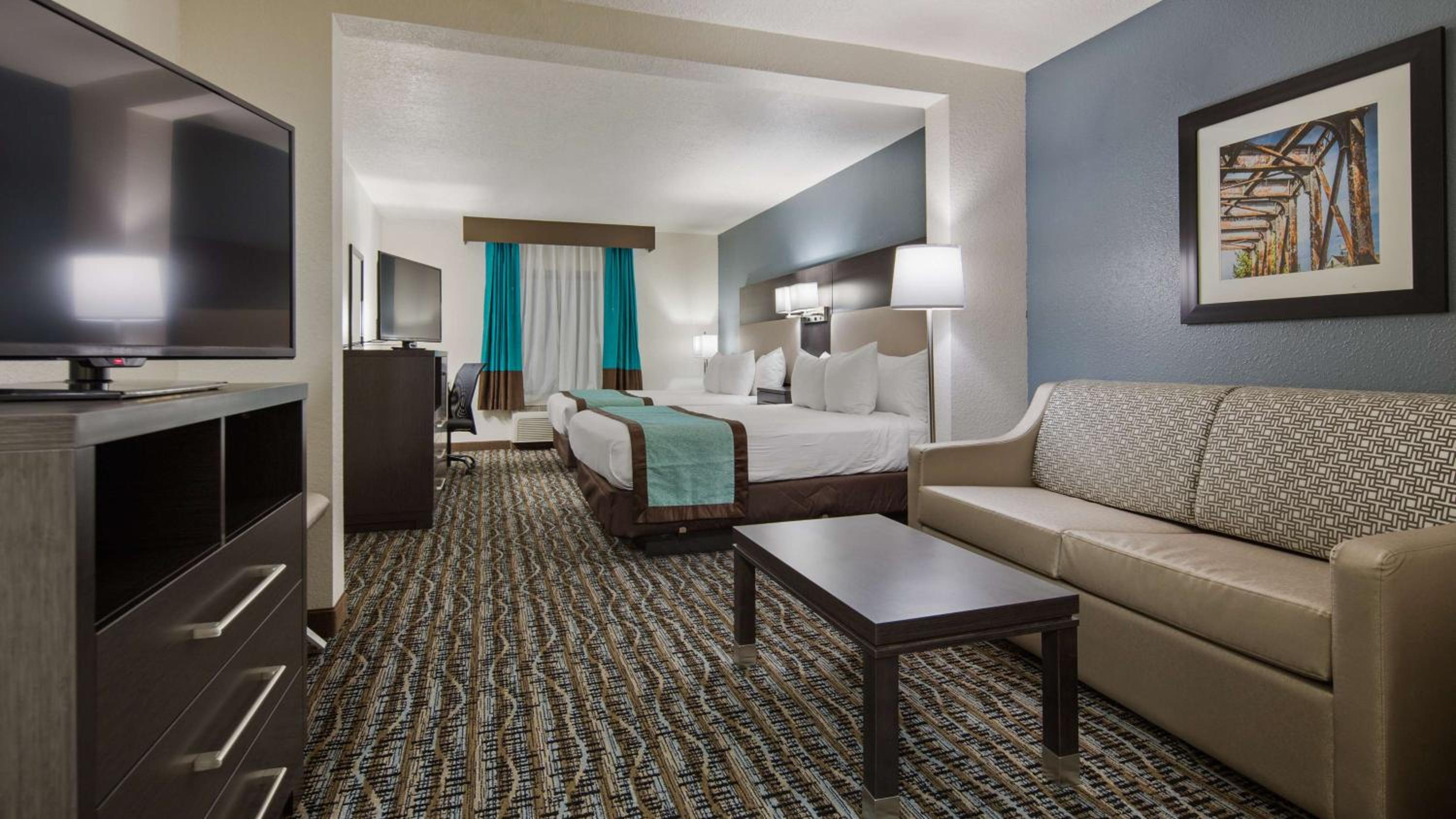 Queen Suite with Sofa Bed - Photo 1