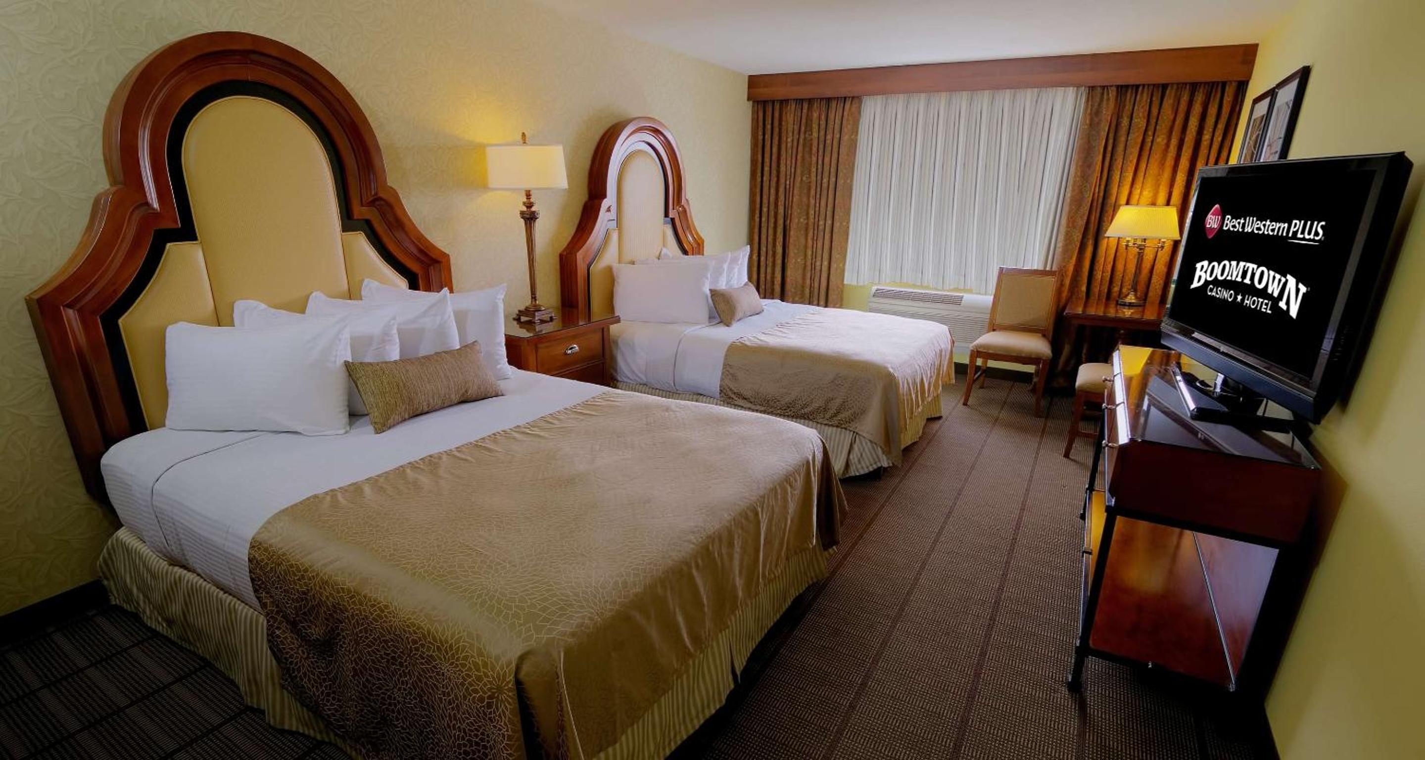Queen Room with Two Queen Beds - Non-Smoking - Photo 3