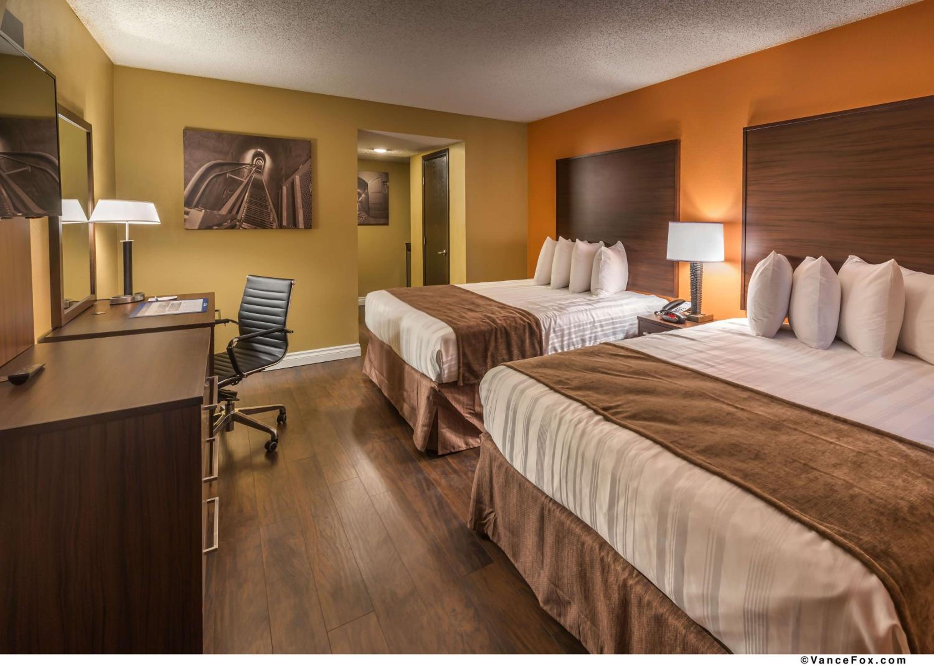 Queen Room with Two Queen Beds - Non-Smoking - Photo 1