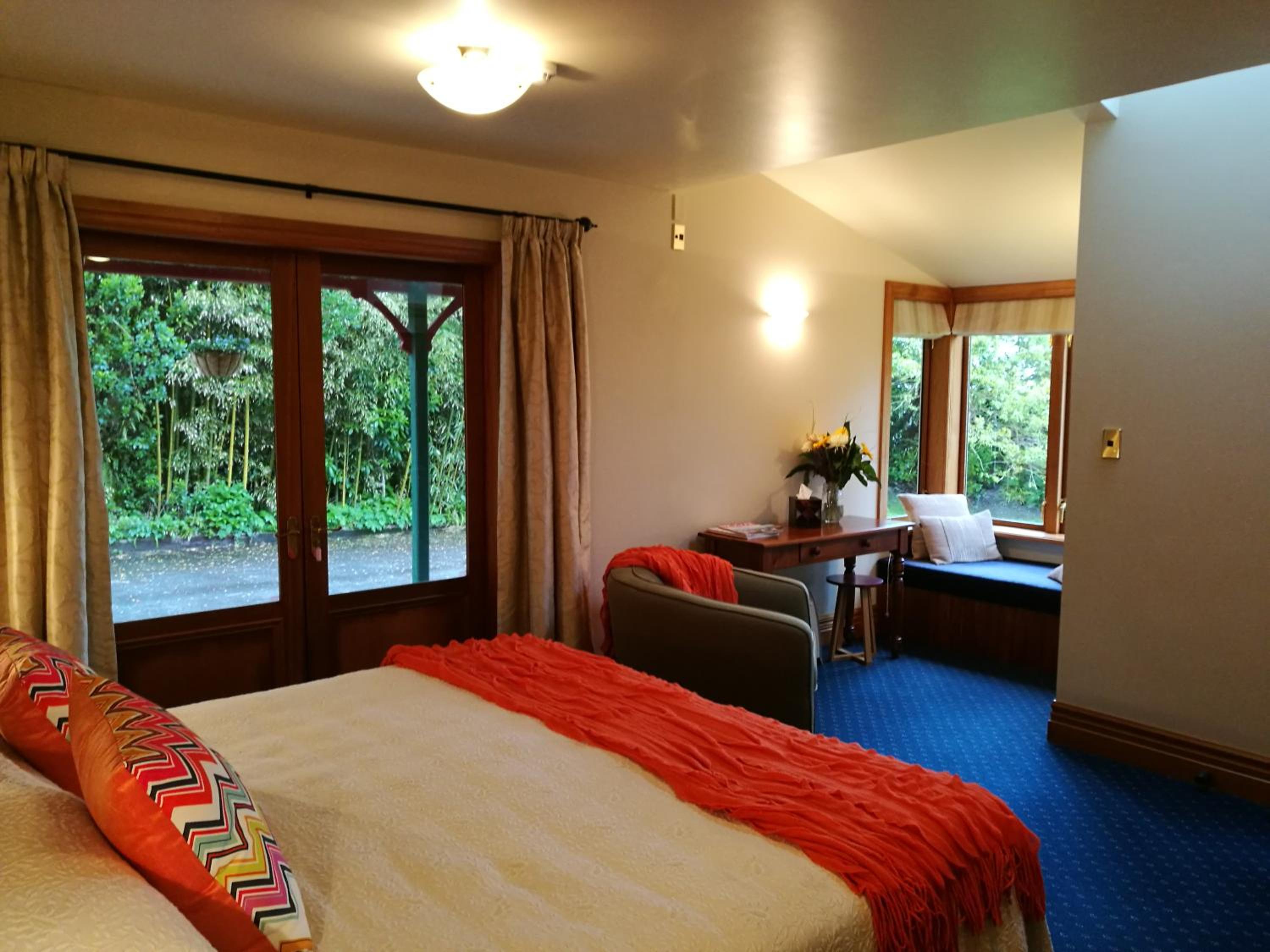 King Suite with Spa Bath photo 3