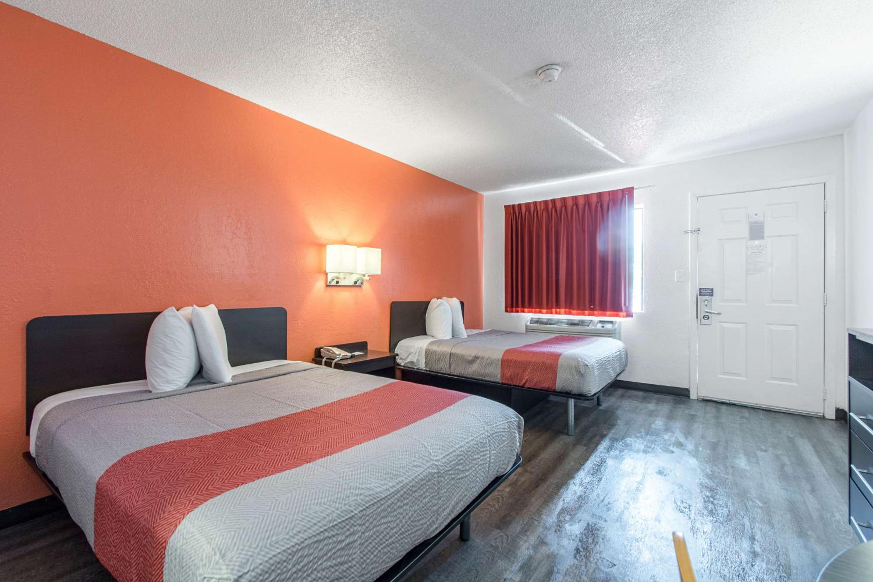 Quadruple Room - Non-Smoking photo 3