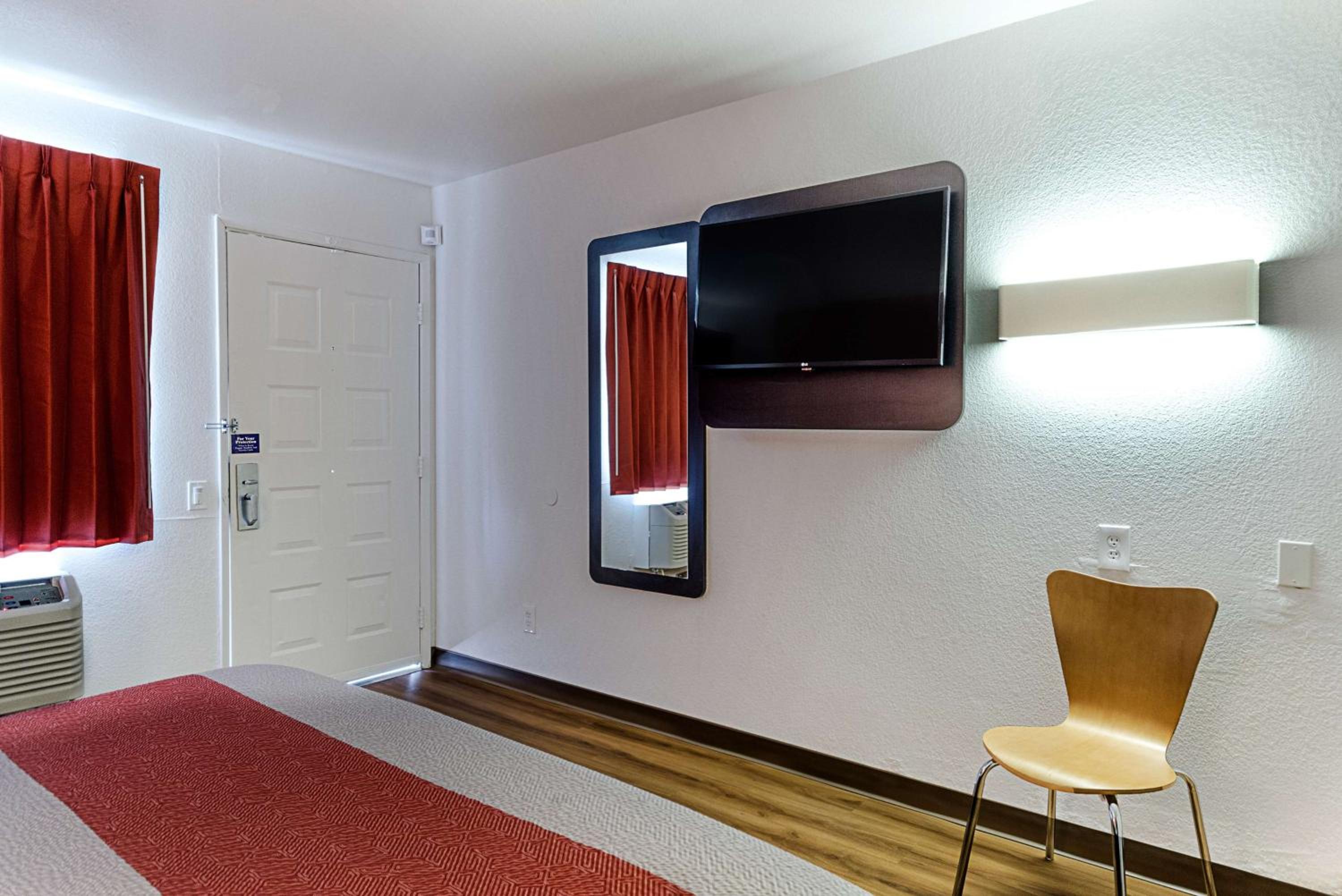 King Room - Disability Access - Non-Smoking photo 2