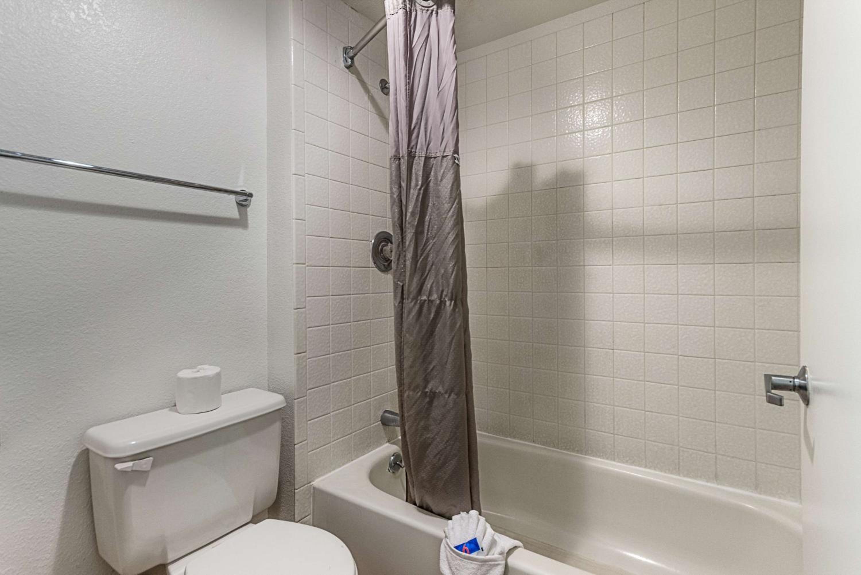 Deluxe King Room - Non-Smoking photo 2
