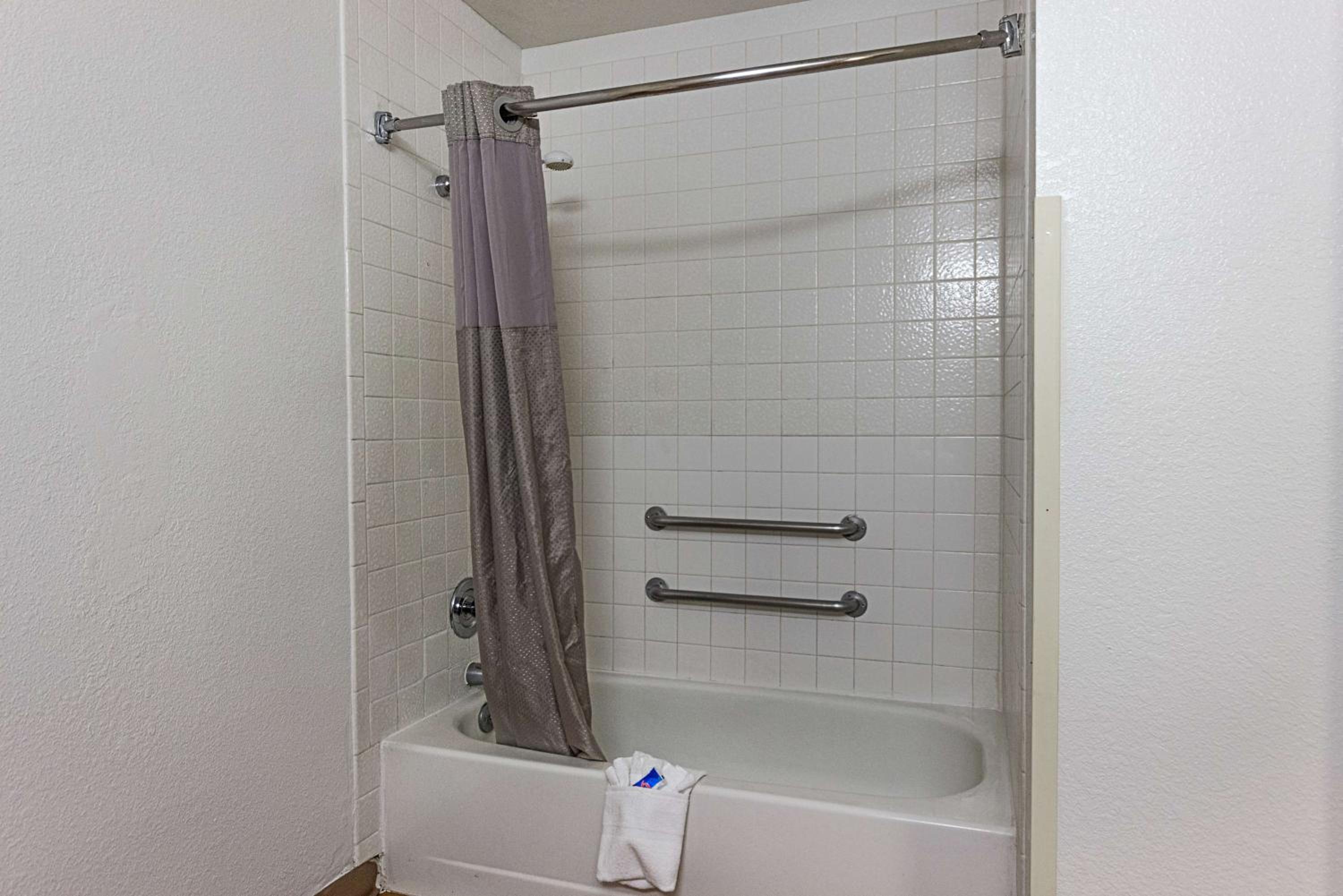 King Room - Disability Access - Smoking photo 2