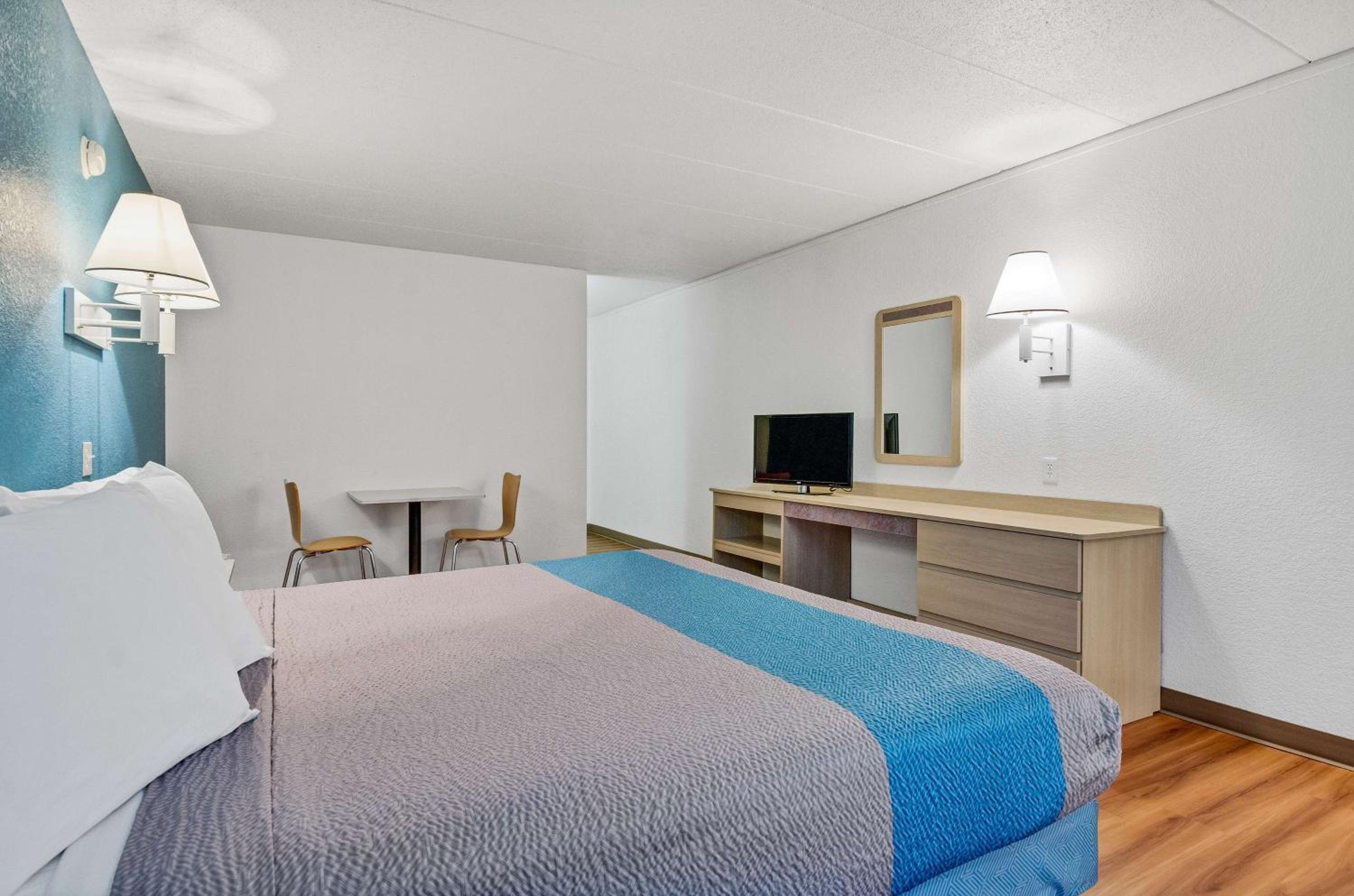 King Room - Non-Smoking photo 3