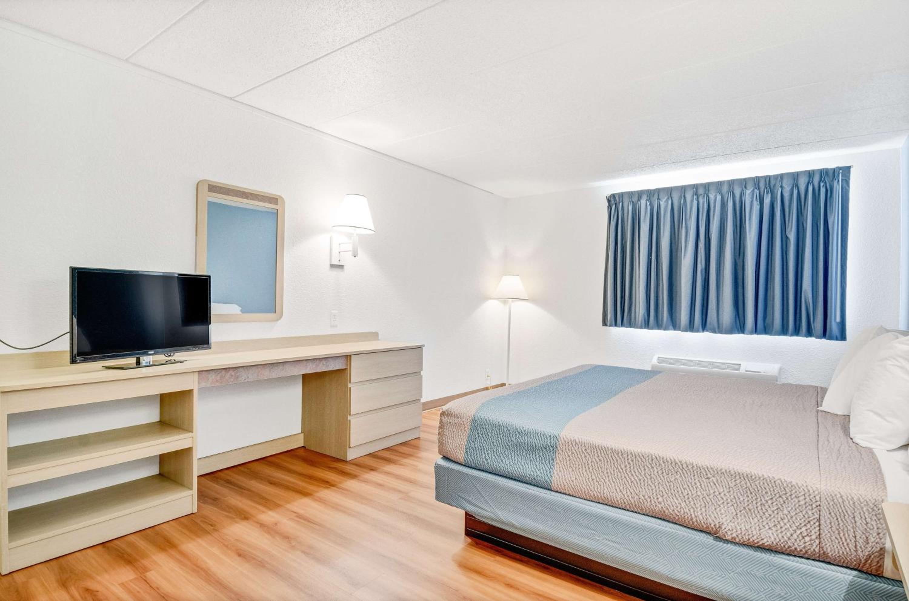 King Room - Disability Access - Non-Smoking photo 2