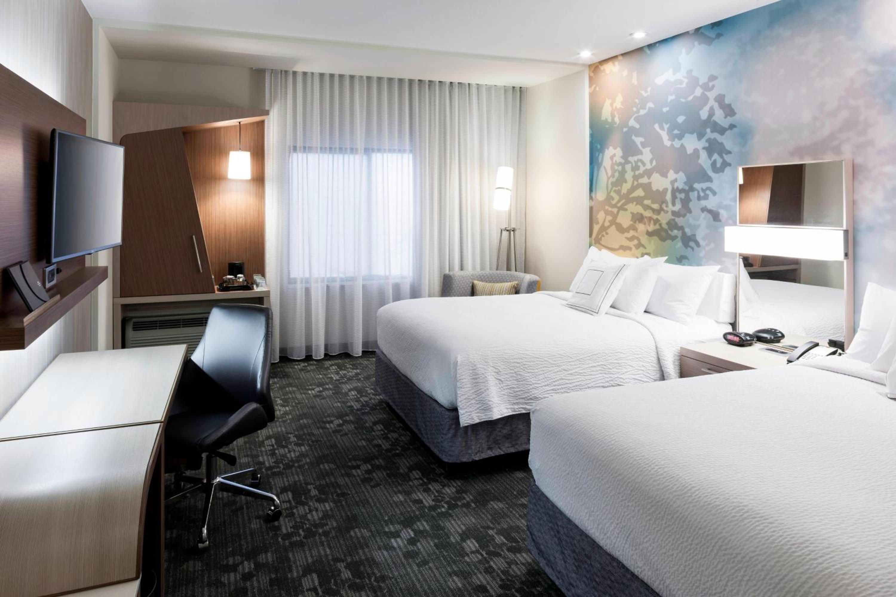 Queen Room with Two Queen Beds and Bathtub - Mobility Access