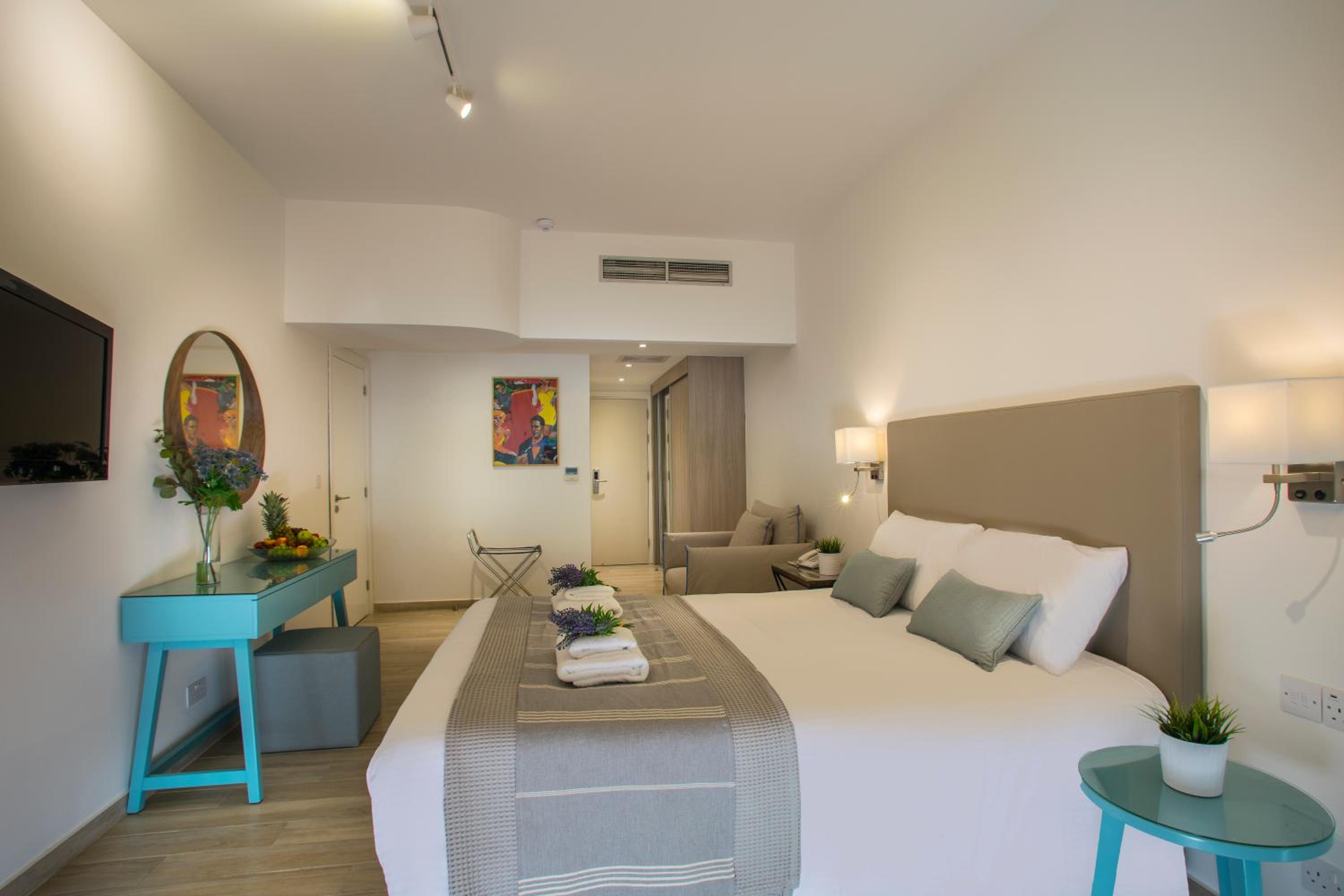 Swim up Superior Room