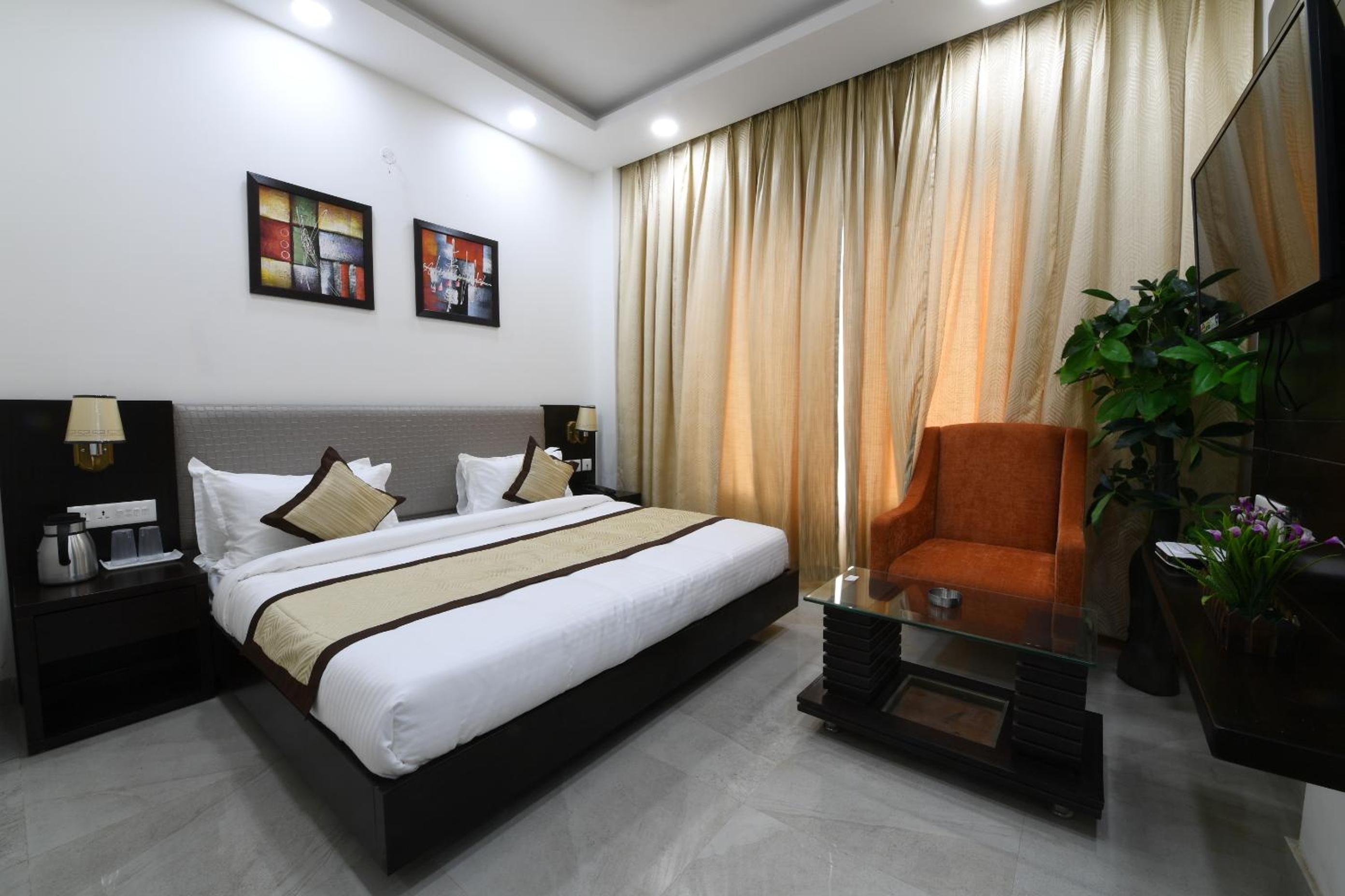 Deluxe Double Room (2 Adults + 1 Child) - Photo 5