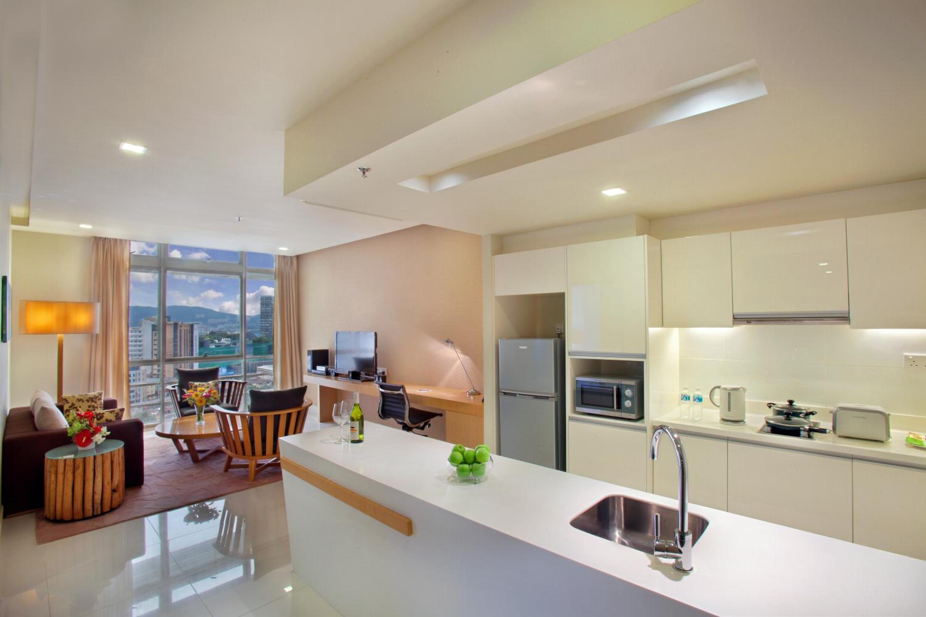 One-Bedroom Premier Suite thumbnail 5