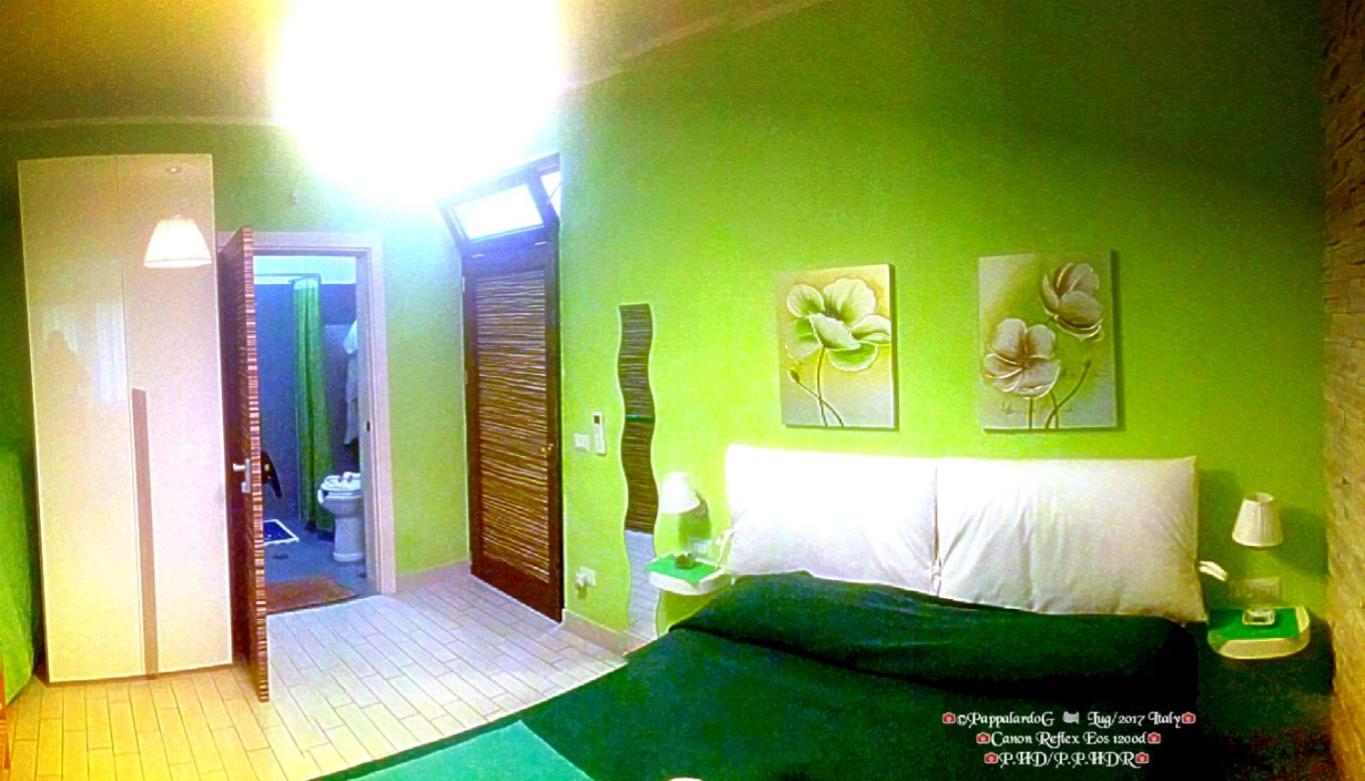King Room with Roll-In Shower - Disability Access - Photo 4