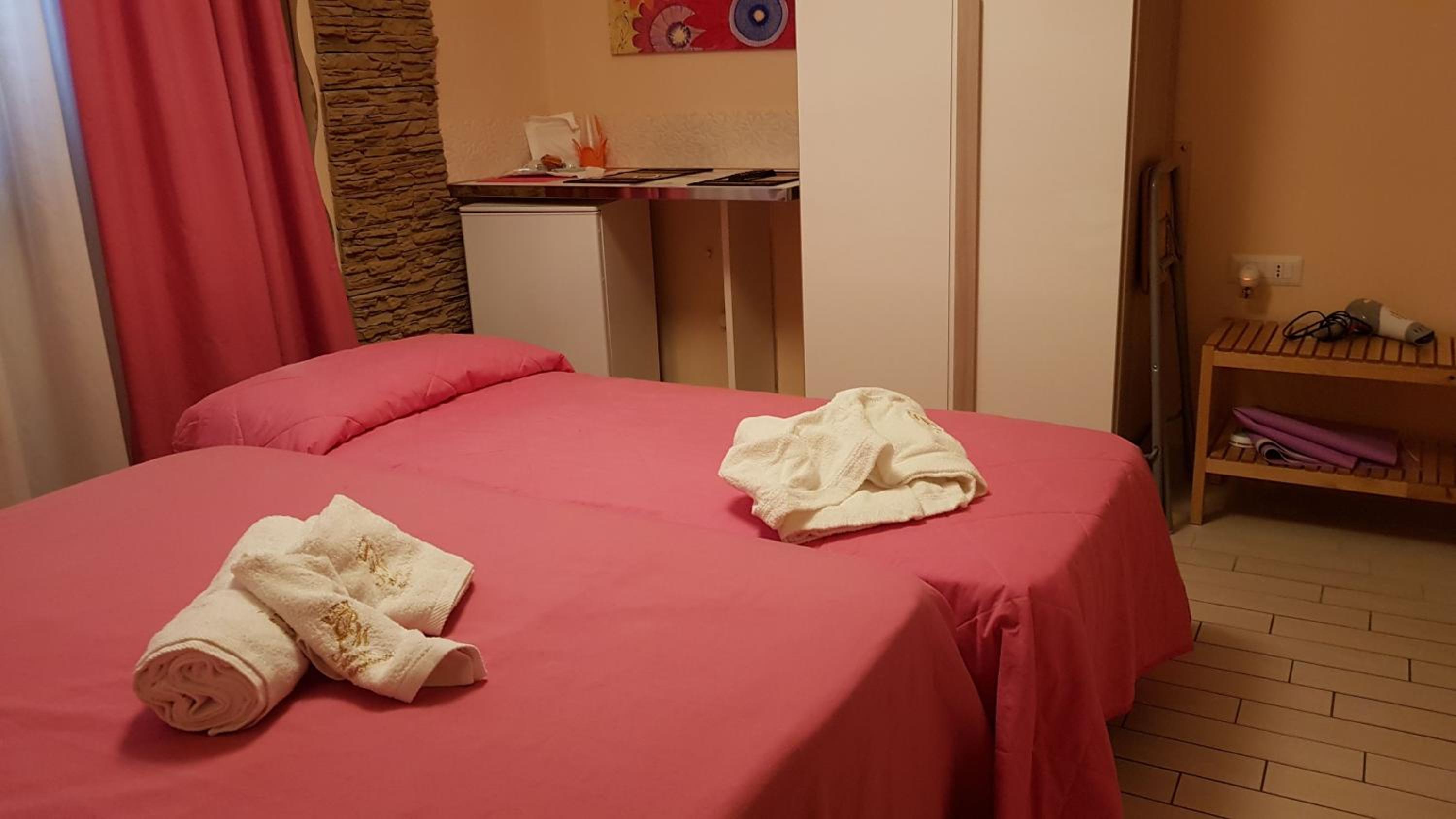 Double Room - Photo 11
