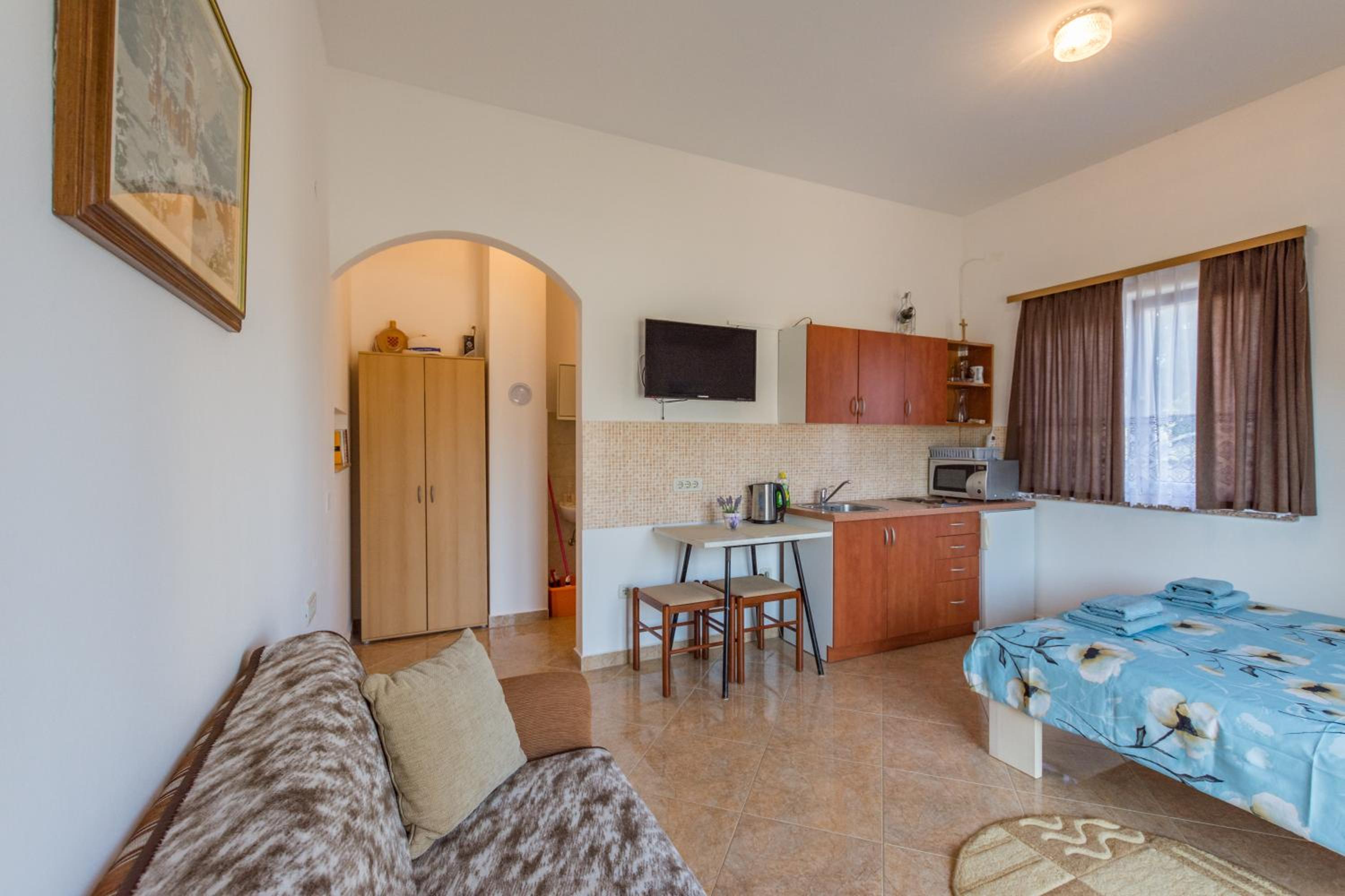 Studio Apartment