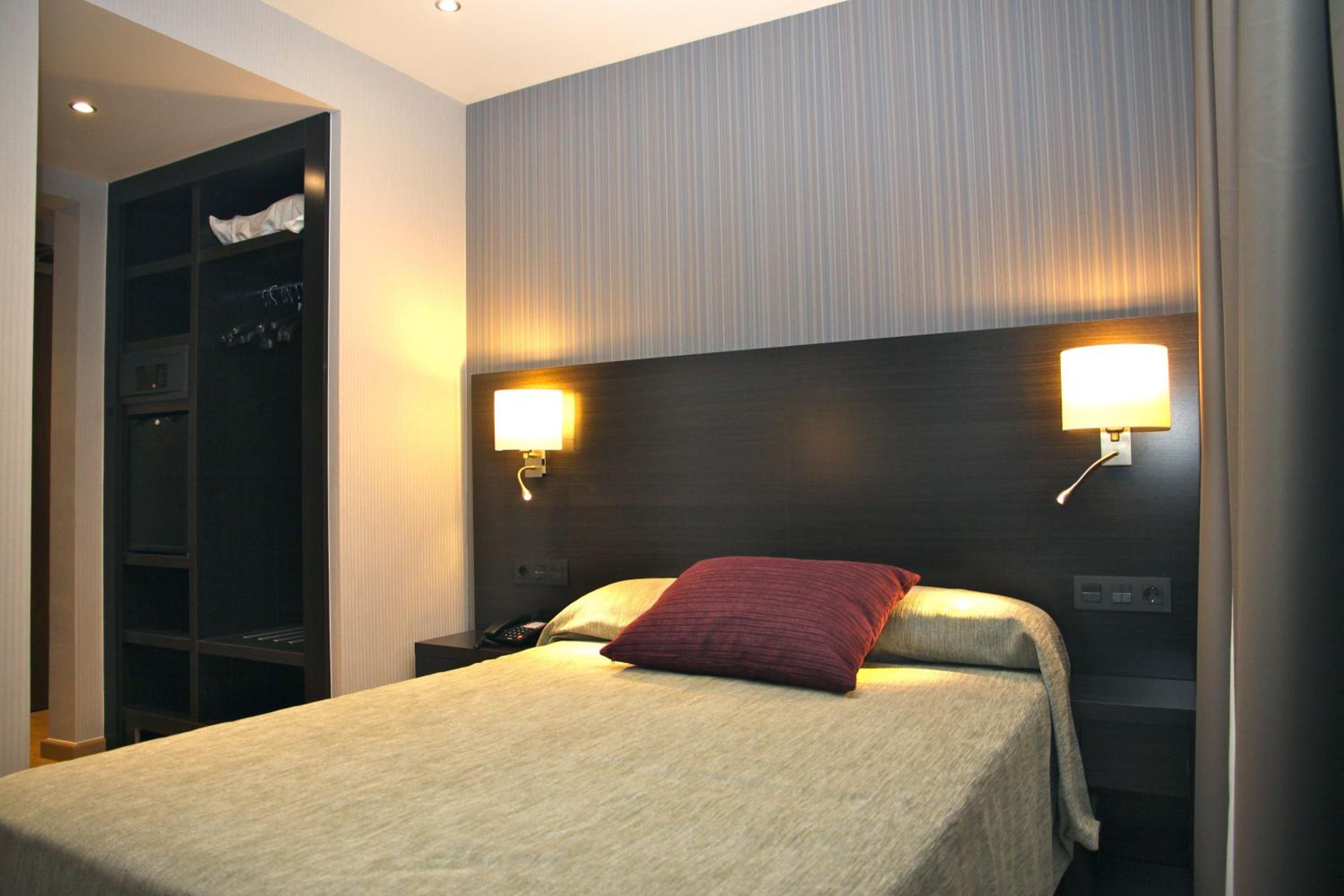 Single Room with Balcony photo 3