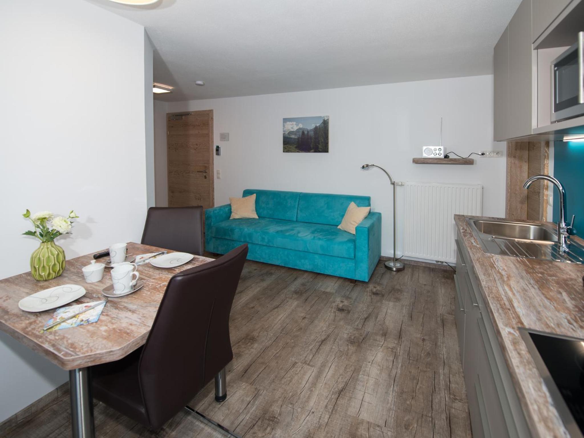 Apartment with Mountain View - Photo 2