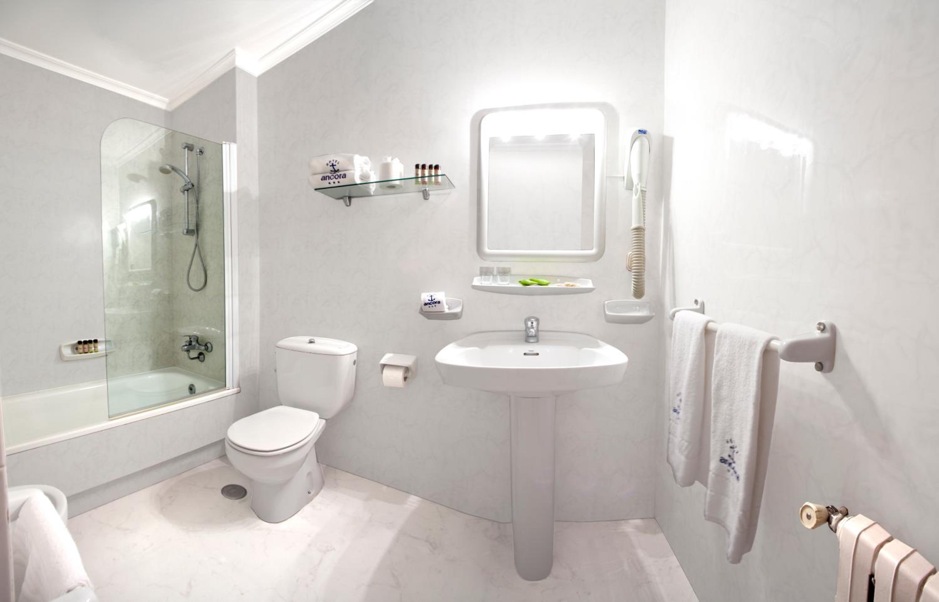 Double or Twin Room with Sea View photo 3