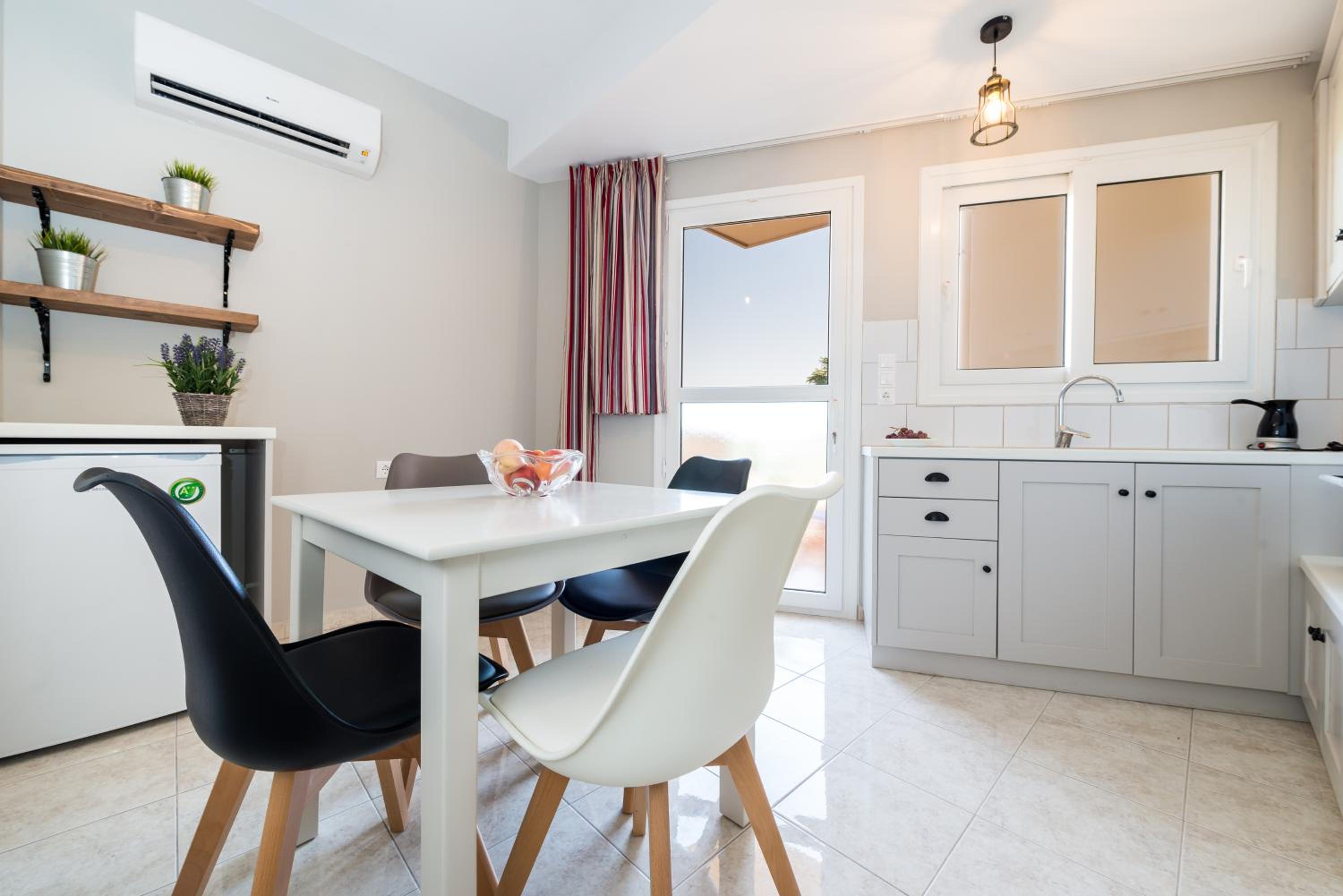Apartment with Mountain View - Photo 1