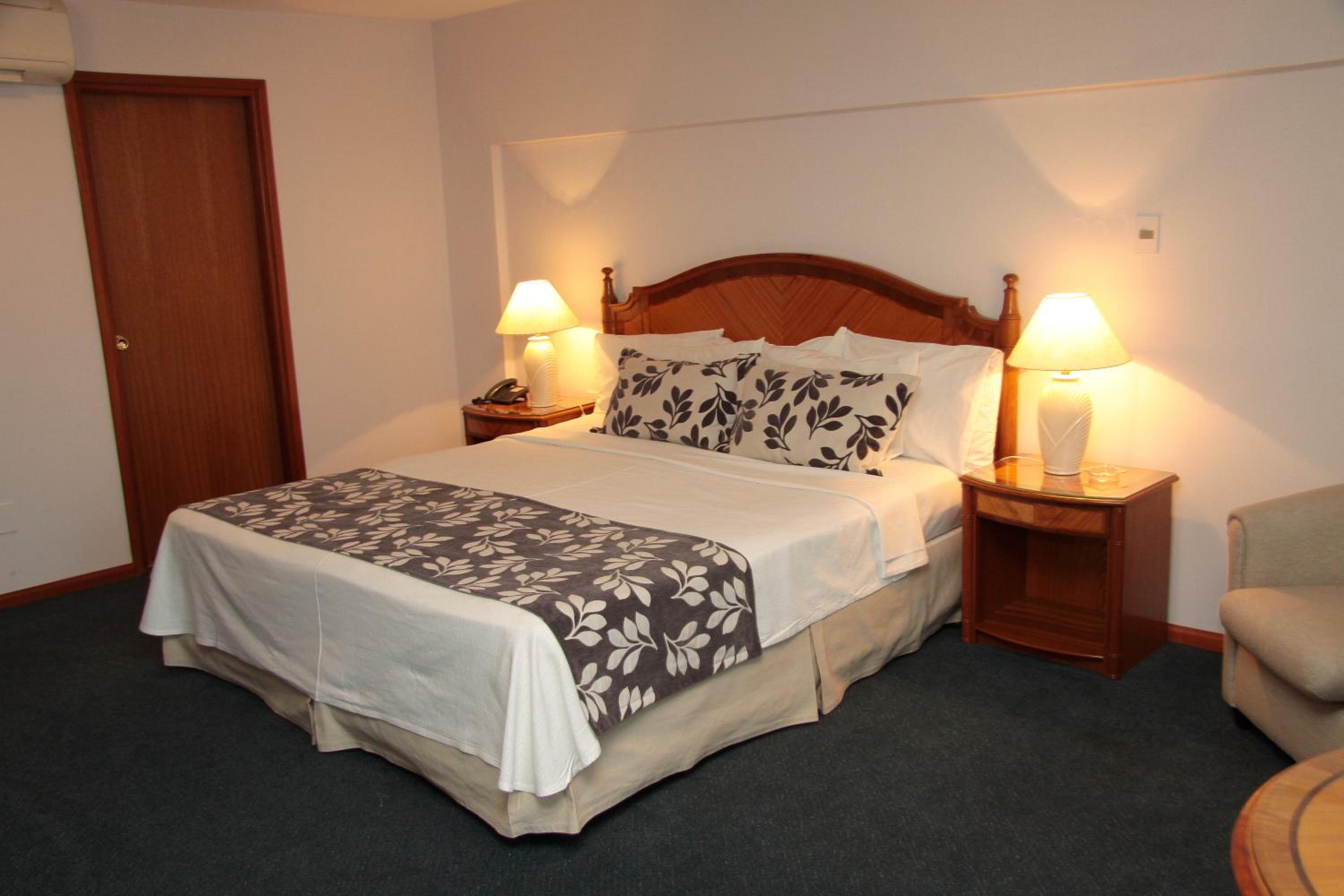 Executive Suite - Photo 1