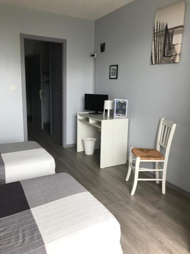 Standard Twin Room - Photo 3