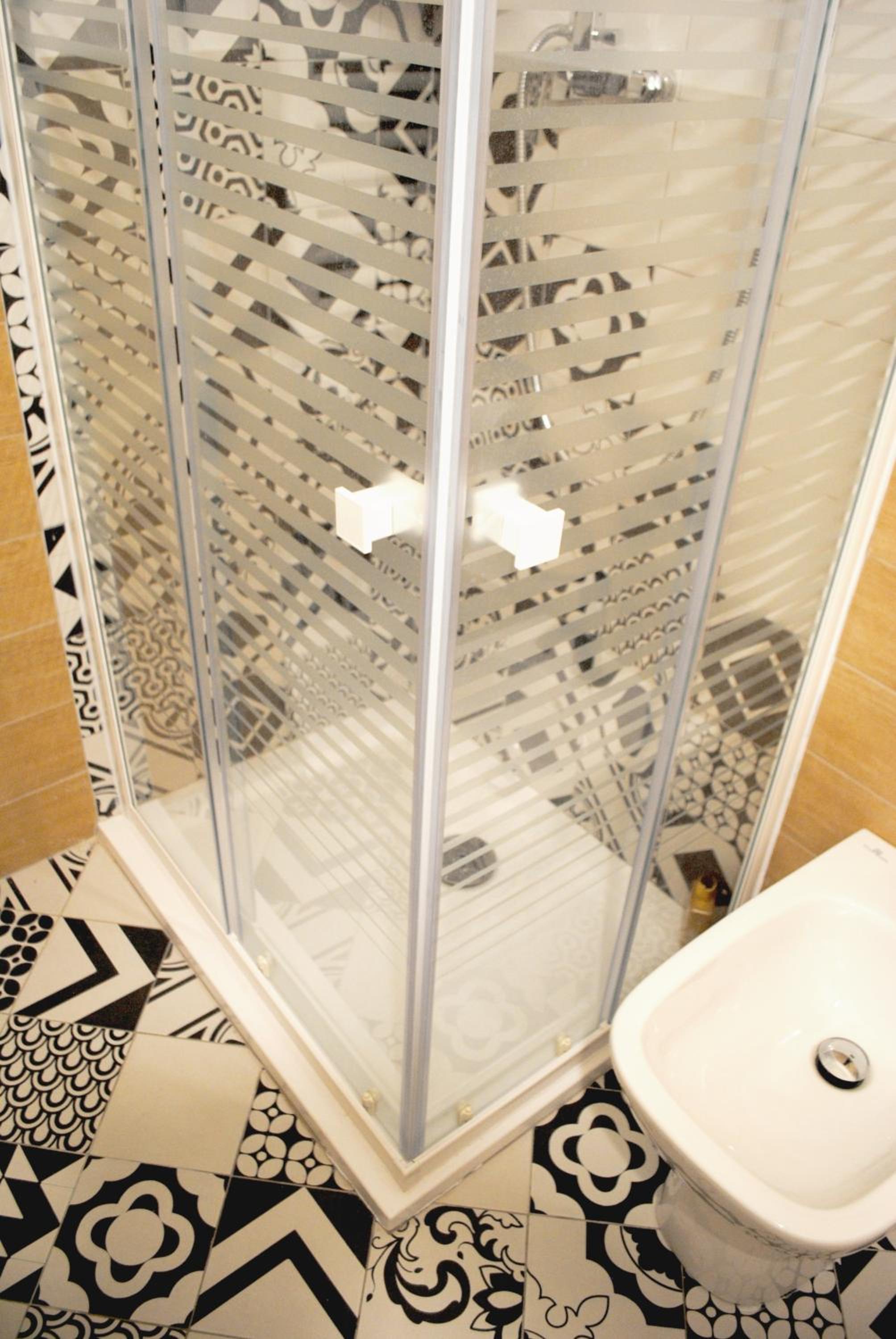 Double Room with Private External Bathroom photo 3