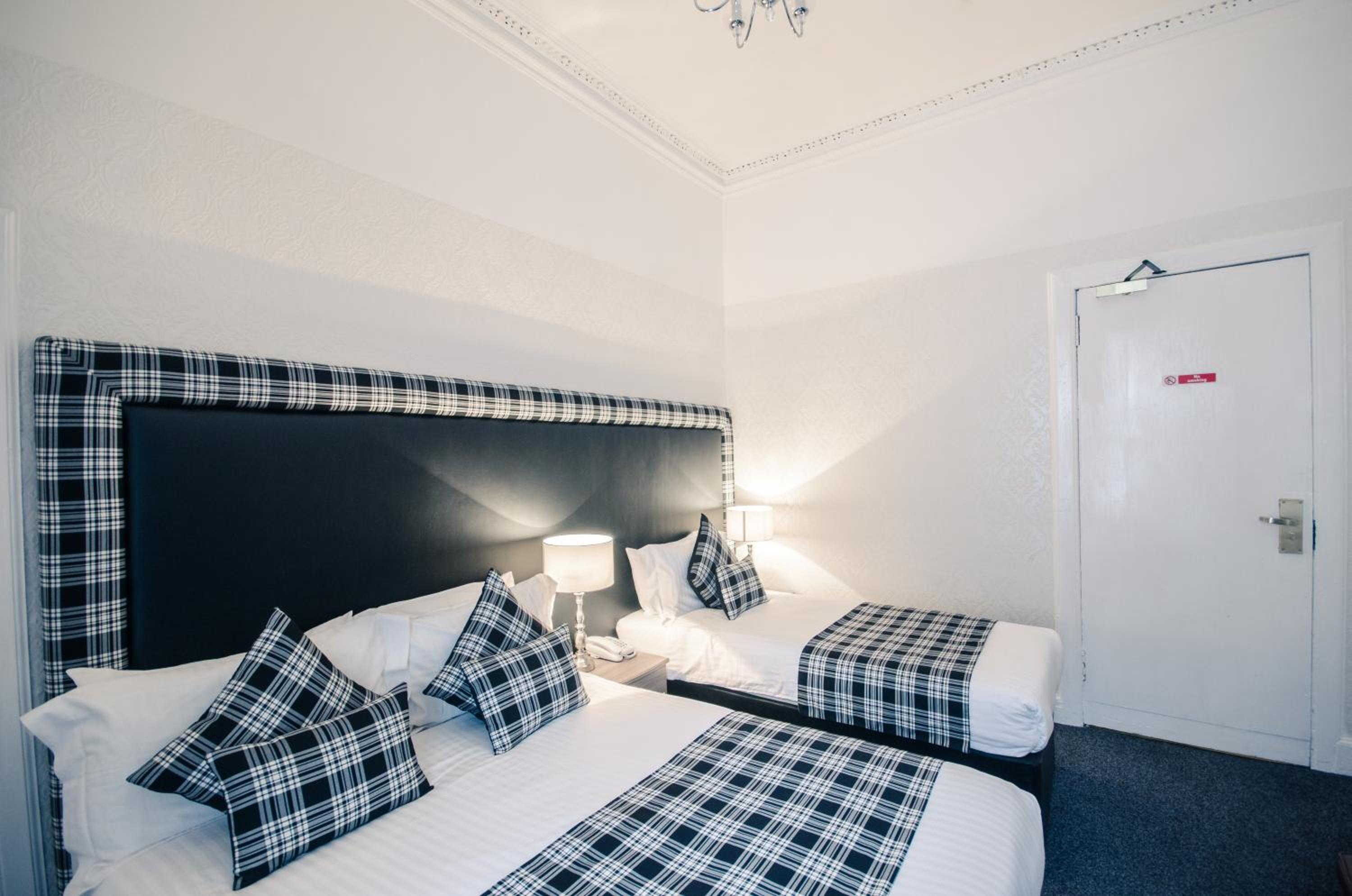 Twin Room - Photo 2