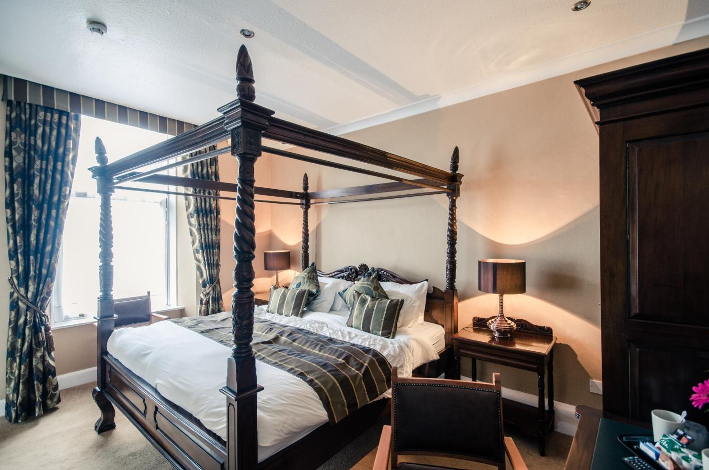 Four Poster Room photo 1