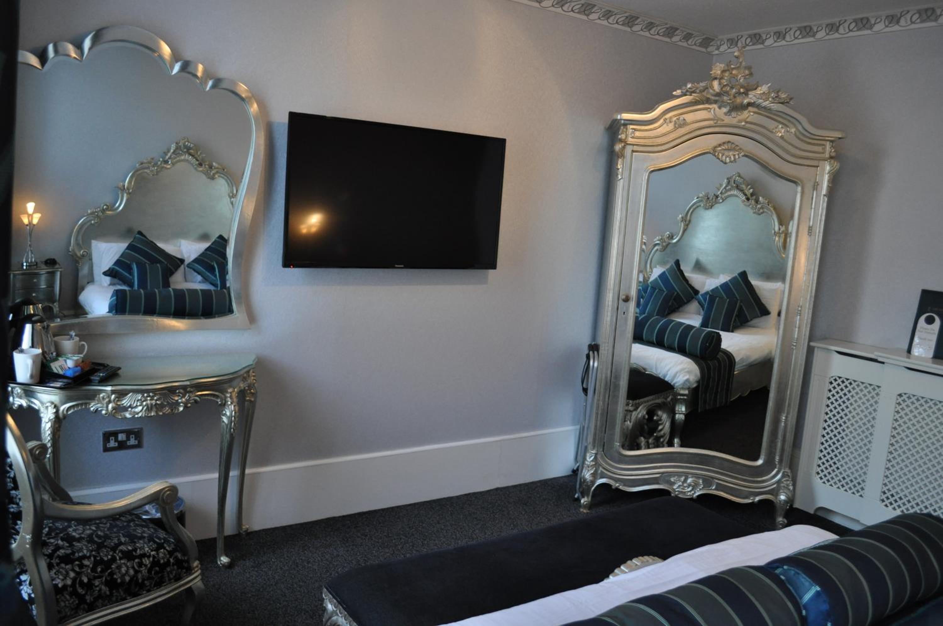 Honeymoon Suite photo 2