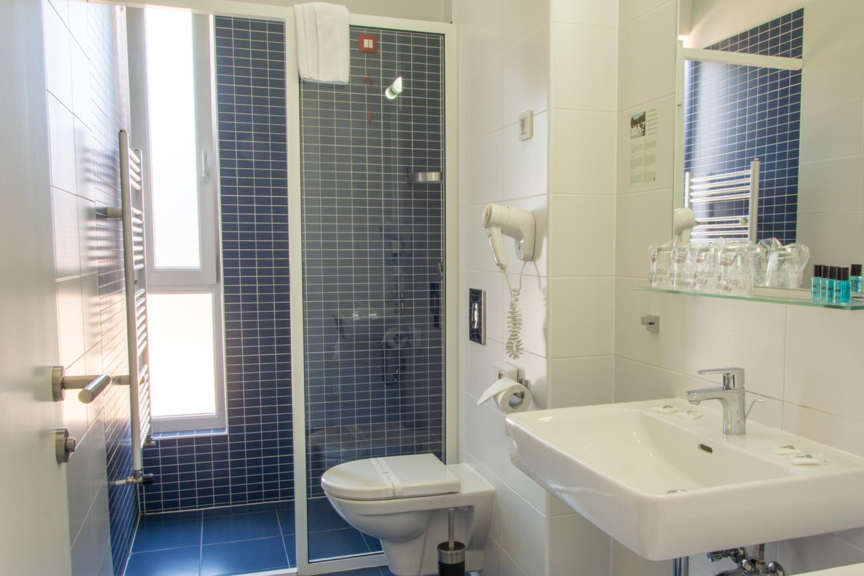 Junior Suite (3 Adults) - Photo 4