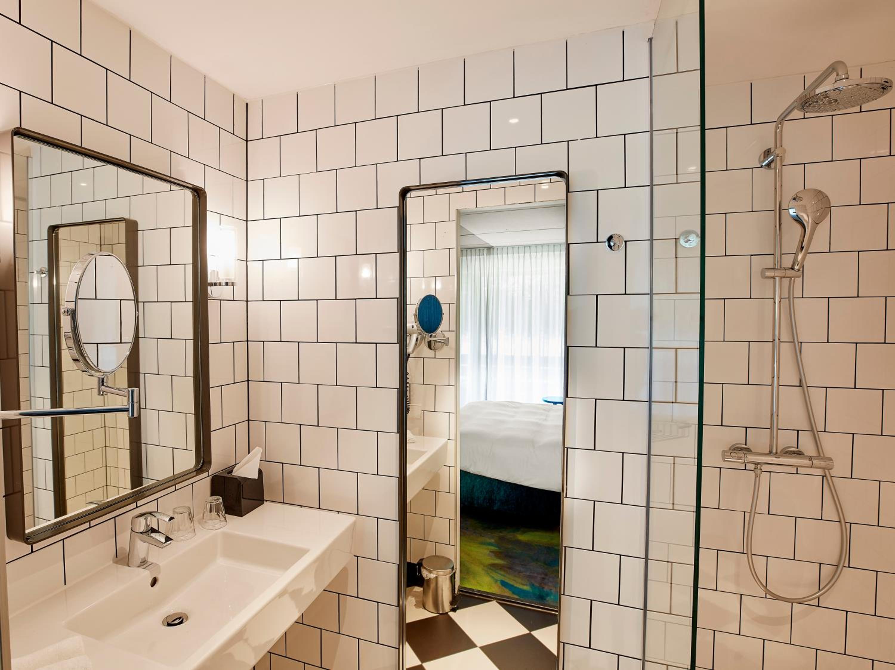 Standard Twin Room - Photo 4