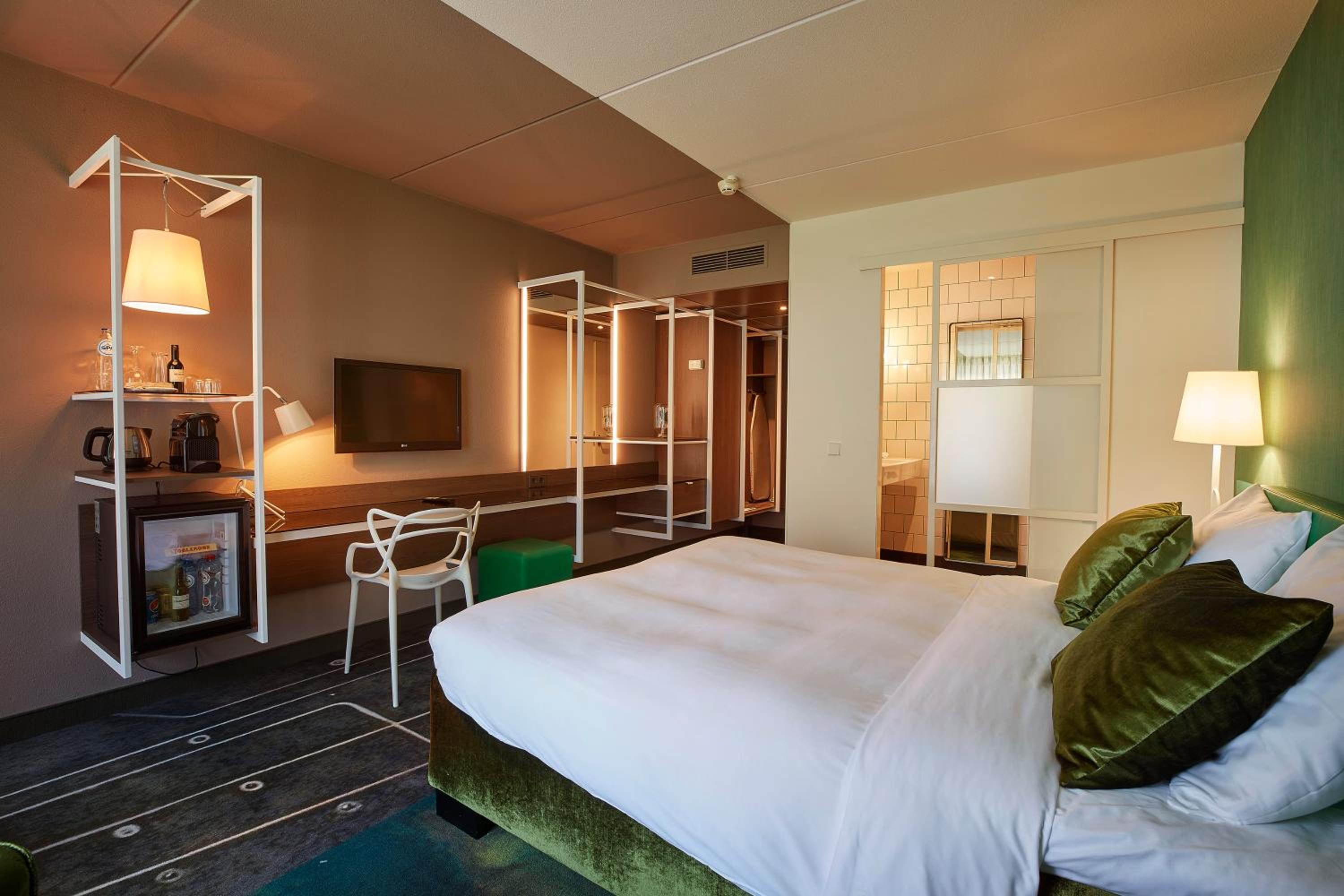 Deluxe Double Room - Photo 9