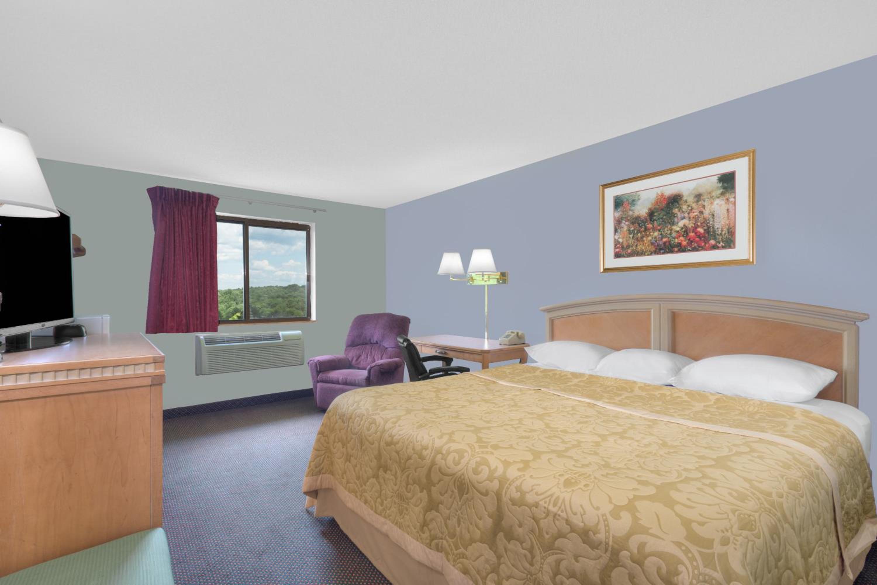 King Room - Non-Smoking - Photo 1