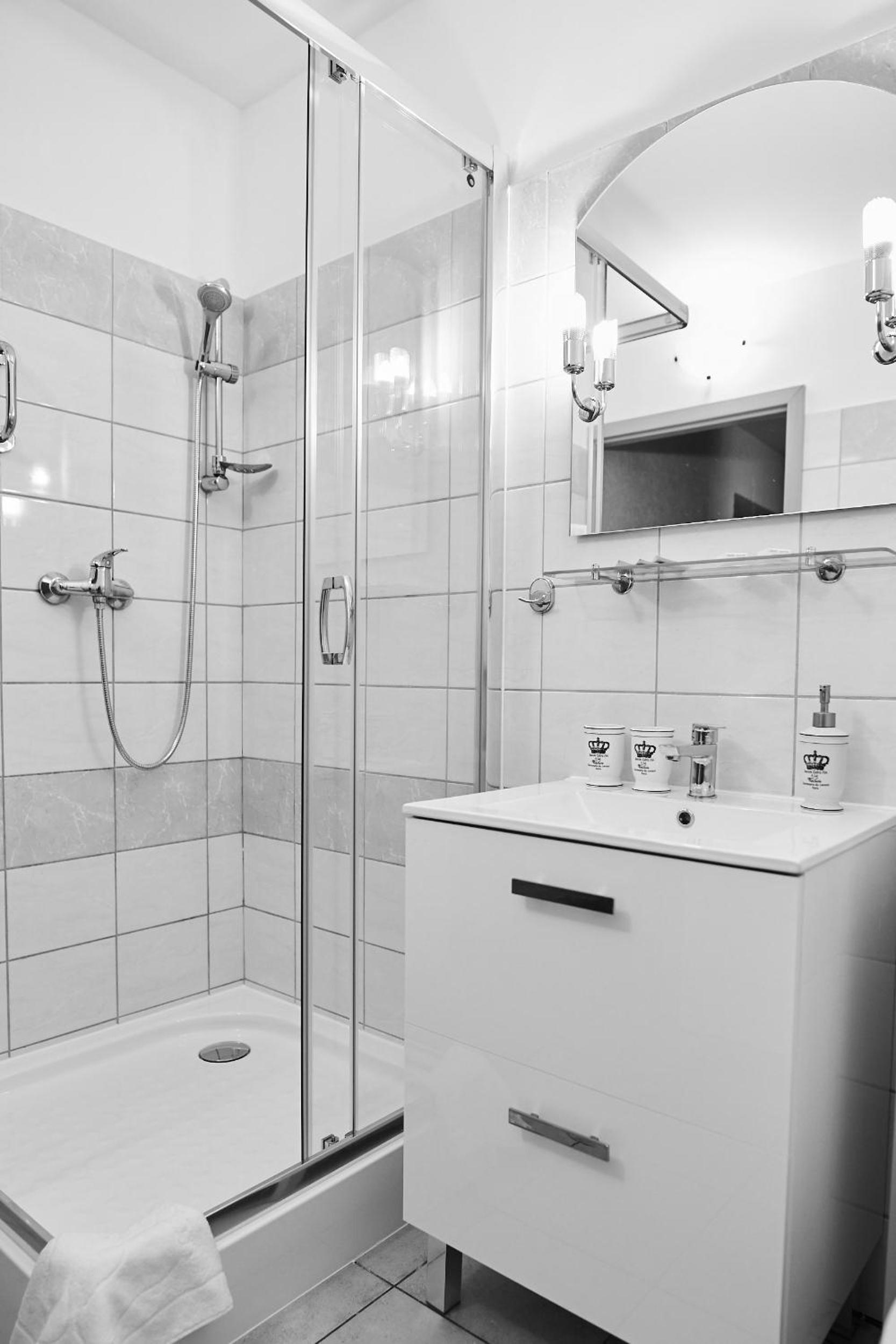 Deluxe Apartment - Photo 9