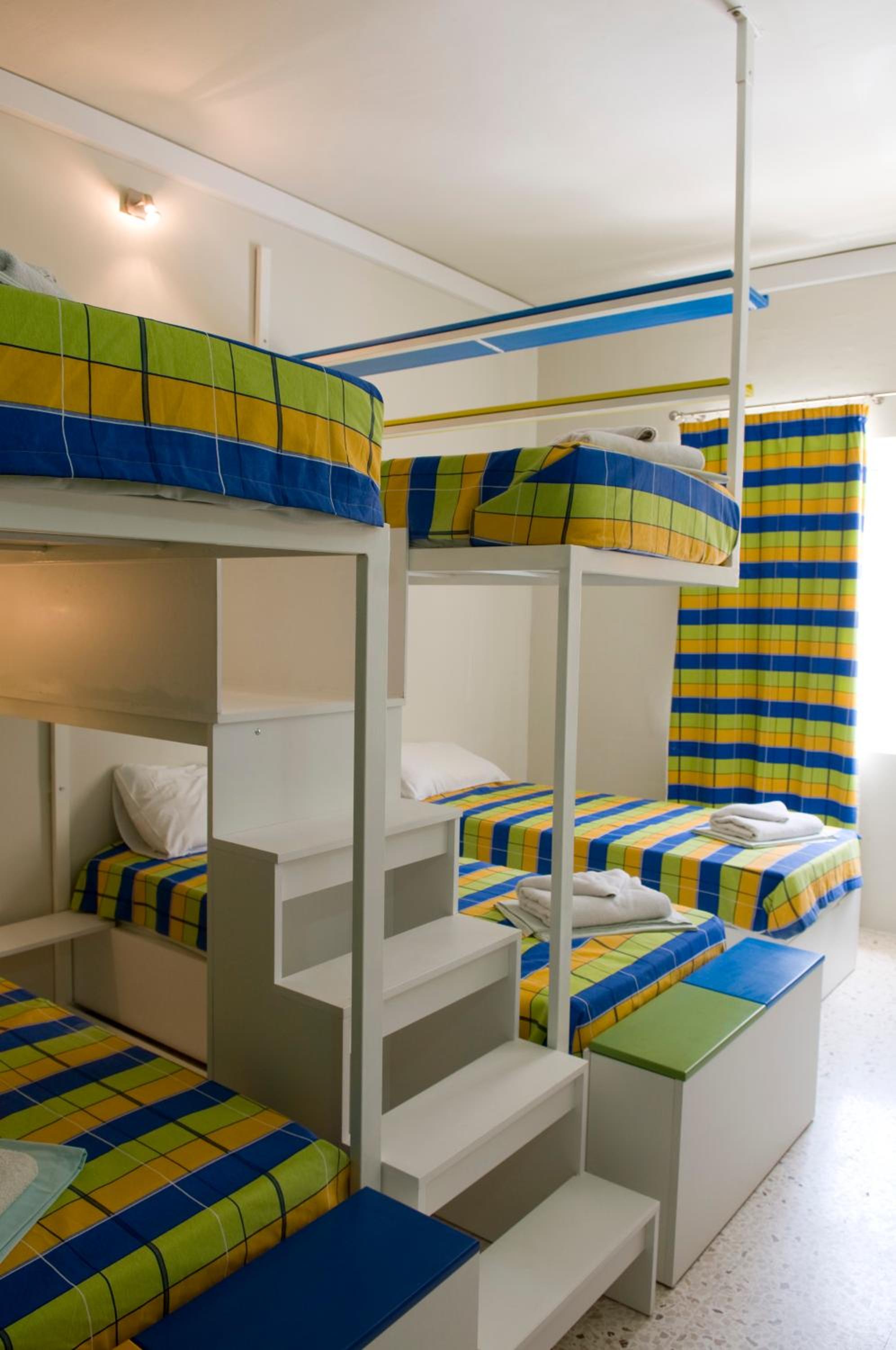 Bed in 4-Bed Male Dormitory Room photo 2