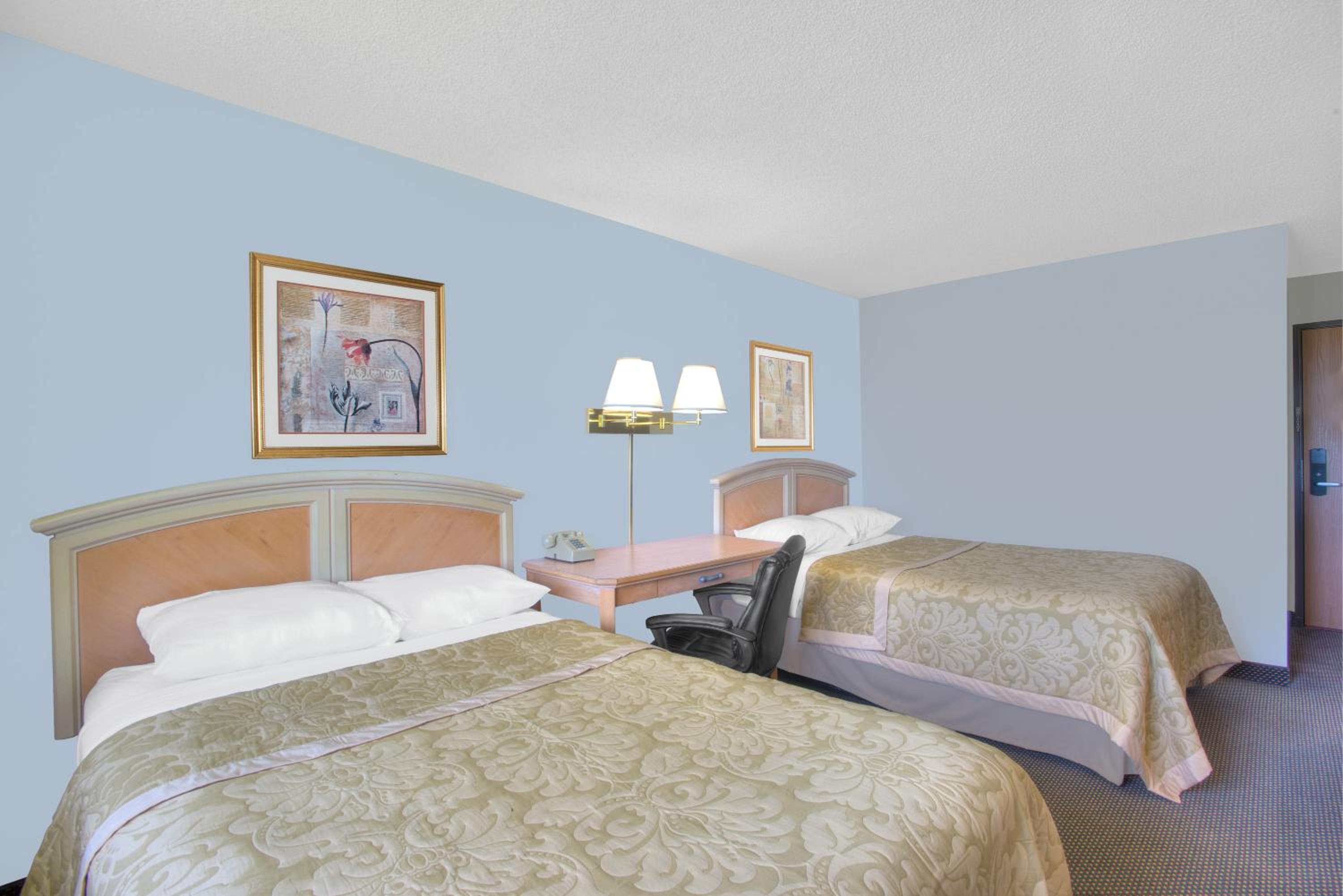 Deluxe Double Room with Two Double Beds - Non-Smoking - Photo 2